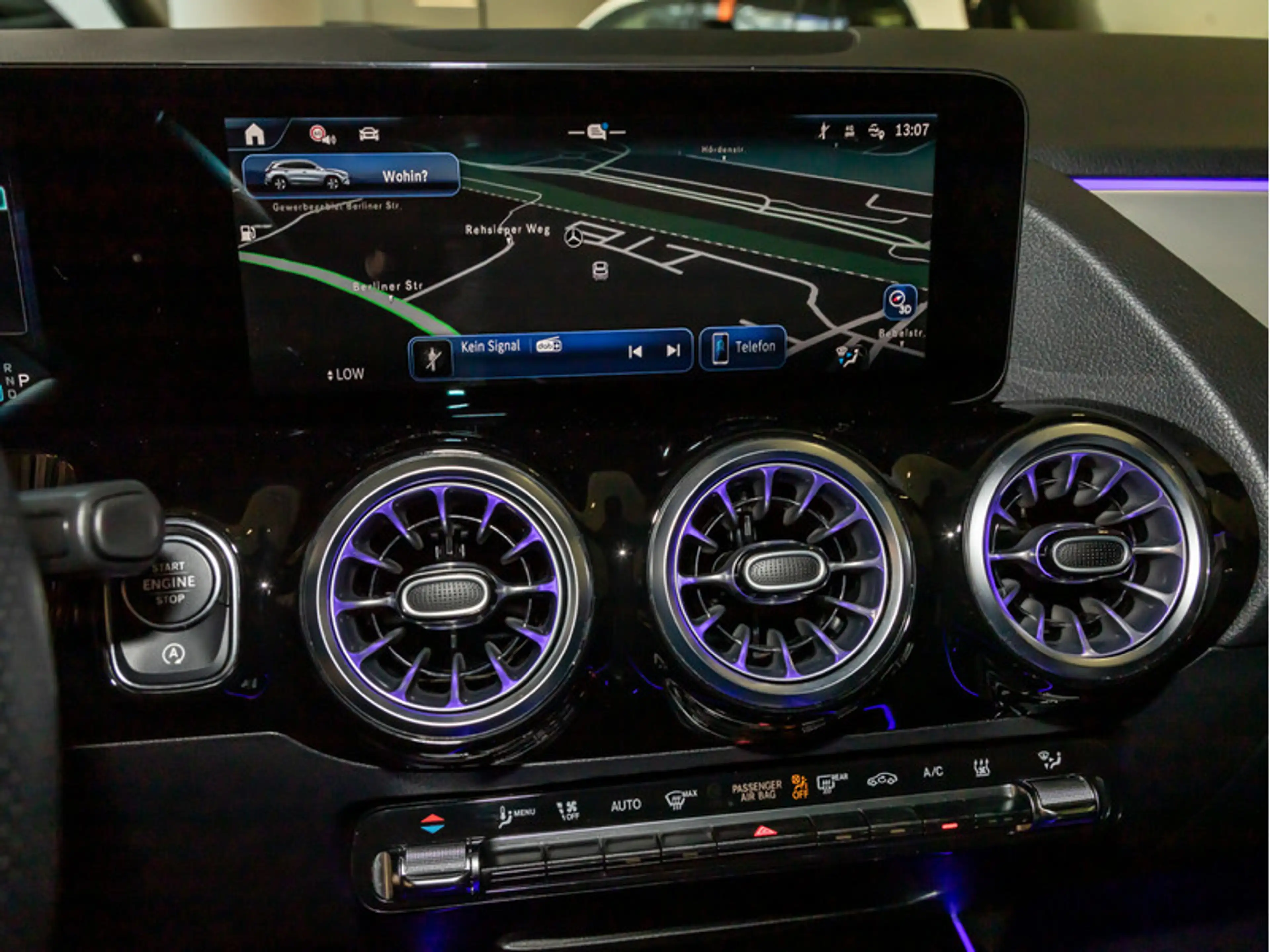 Mercedes-Benz GLA 220 d 4MATIC AMG-Sport+Pano+Distr+MLB+Night — photo 14