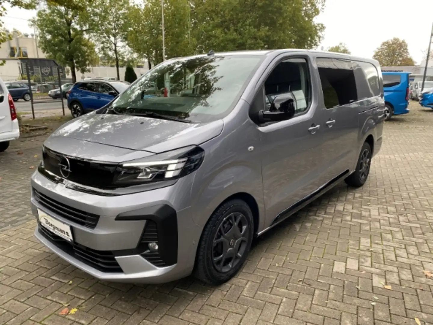 Opel Vivaro L3 Doppelkabine Standheizung DAB AHK Navi Silber - 1