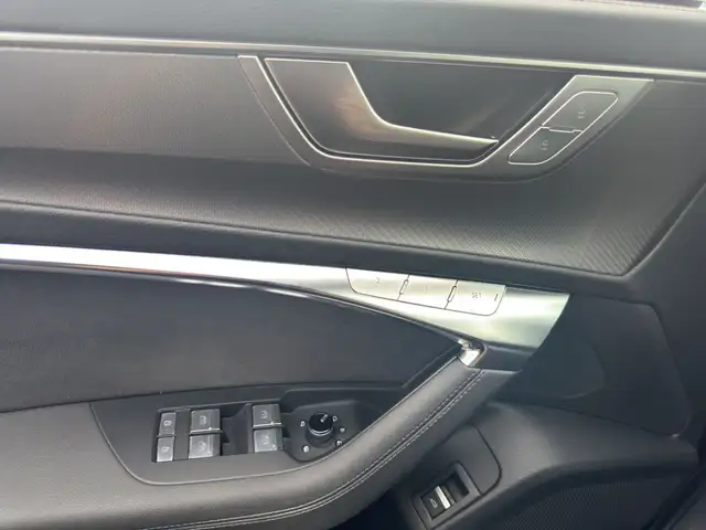 Audi RS6 view 8