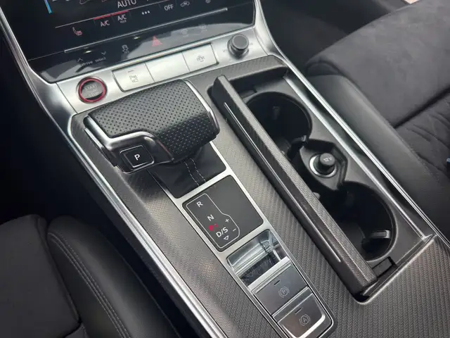Audi RS6 view 11