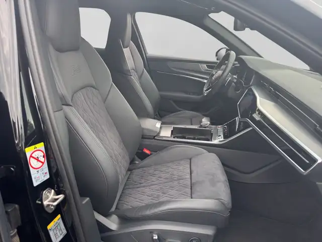 Audi RS6 view 4
