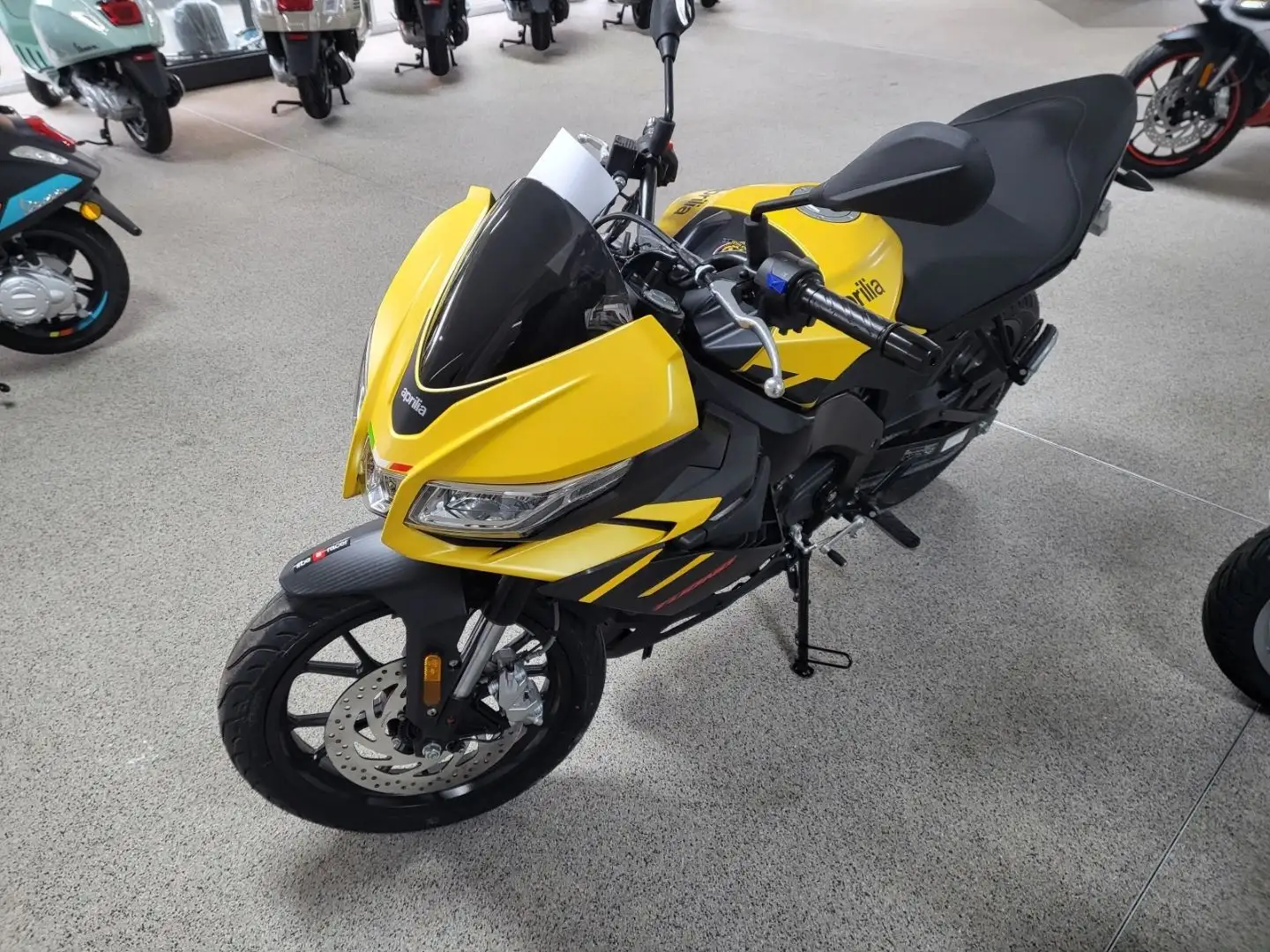 Aprilia Tuono 125 E5 + Viper Yellow Geel - 2