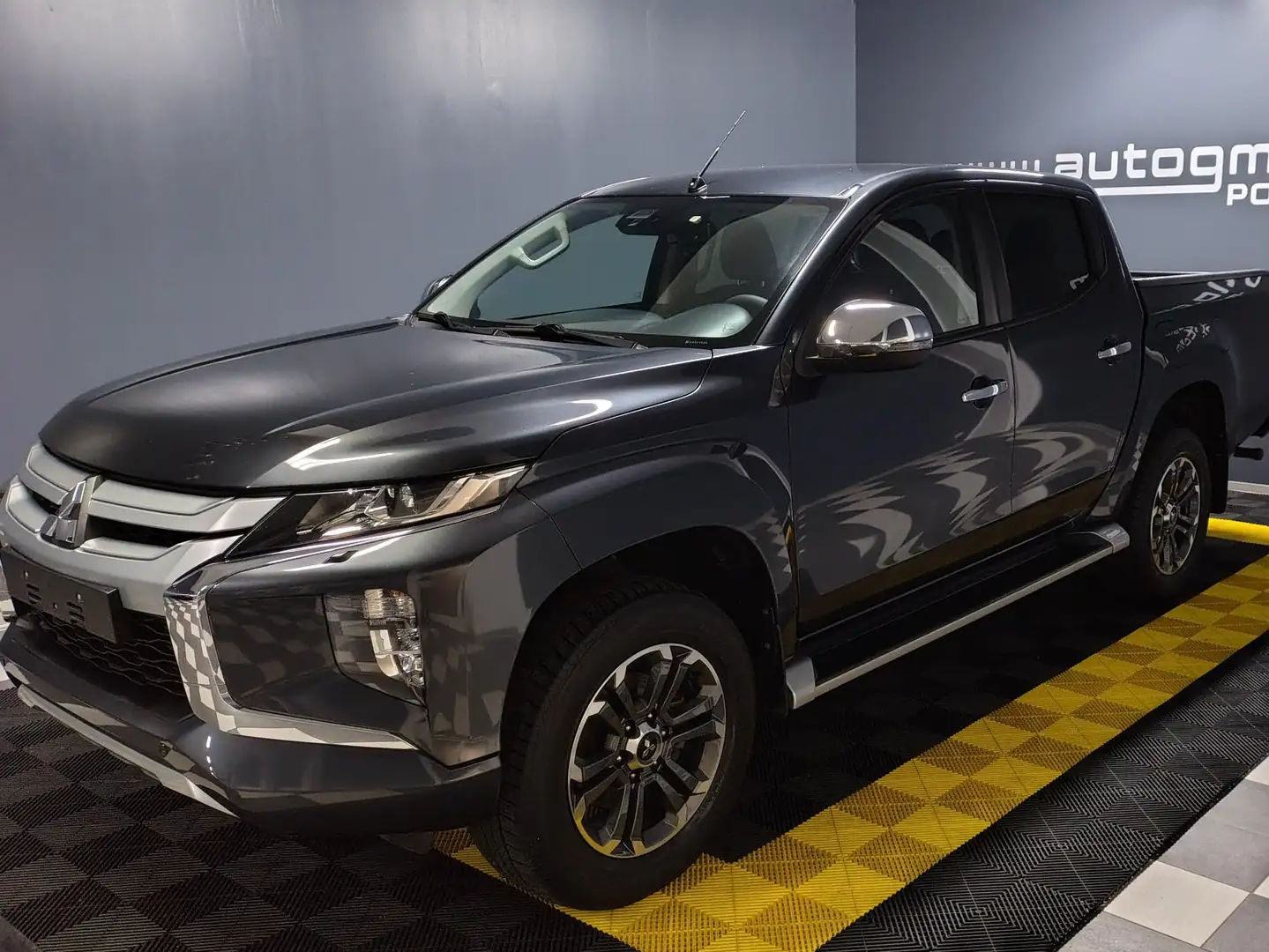 Mitsubishi L200 L200 d.cab 2.3d Intense 4wd 150cv Gris - 2