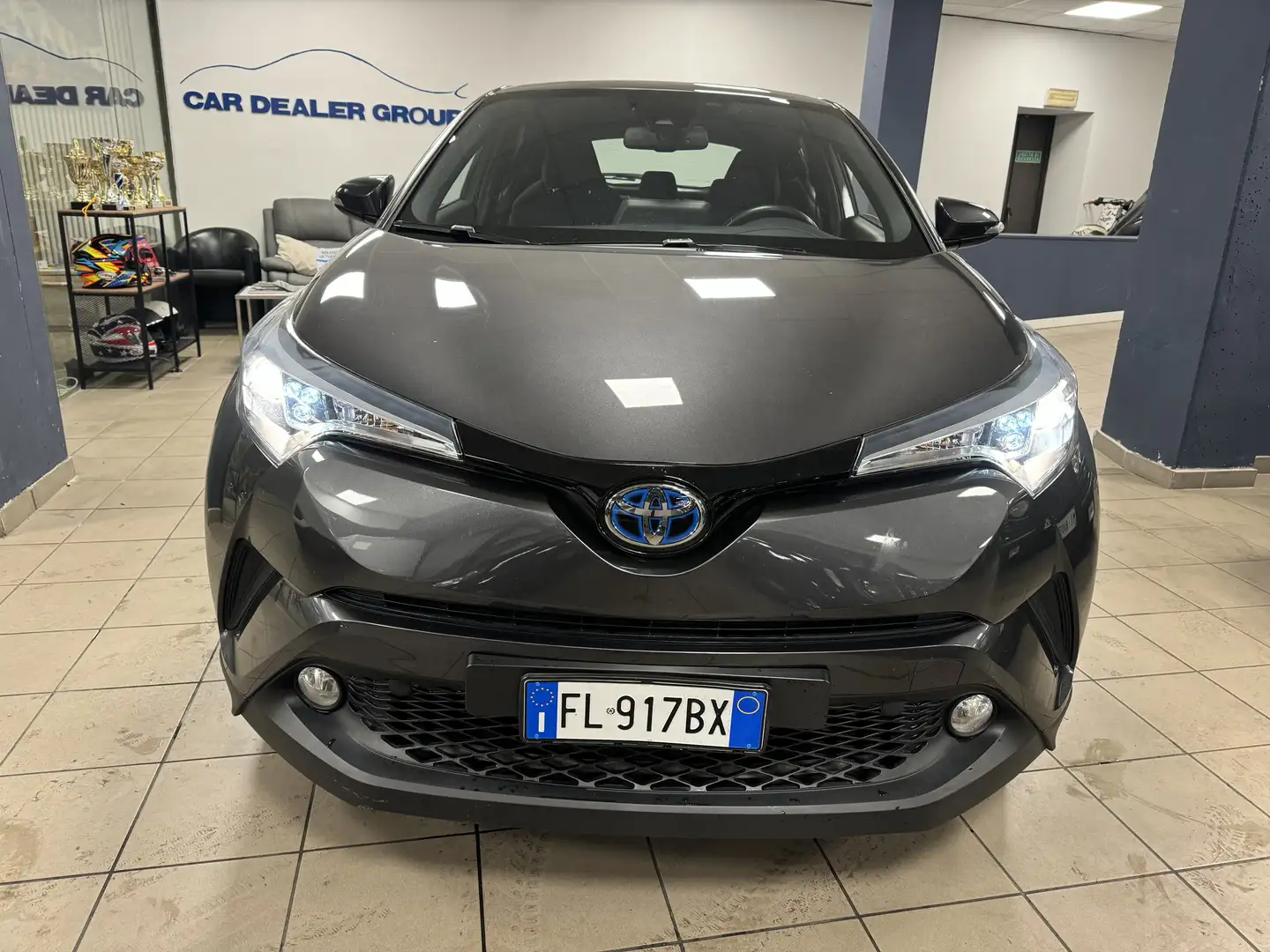 Toyota C-HR C-HR I 2016 1.8h Business 2wd e-cvt Grau - 2