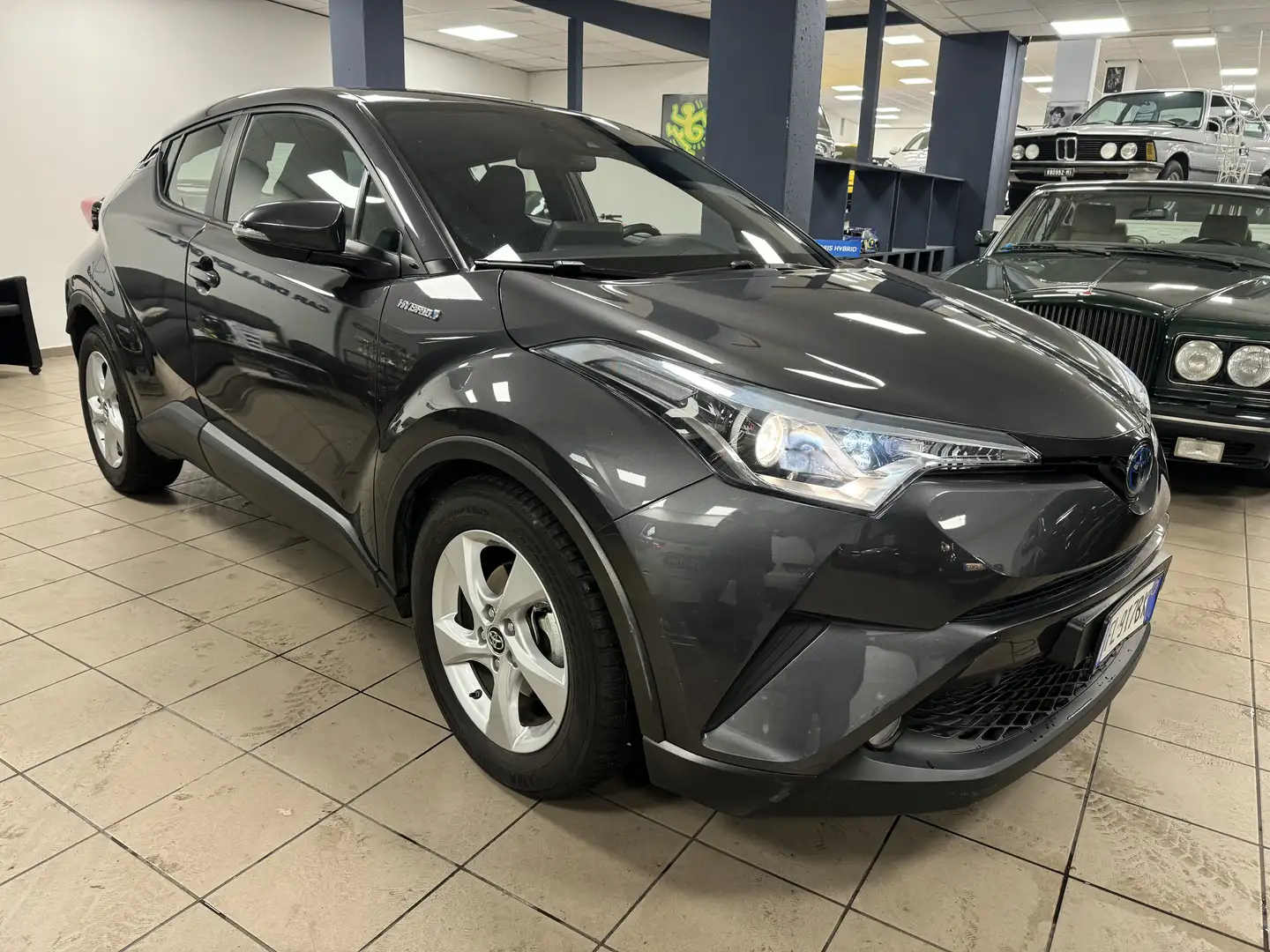 Toyota C-HR C-HR I 2016 1.8h Business 2wd e-cvt Grau - 1