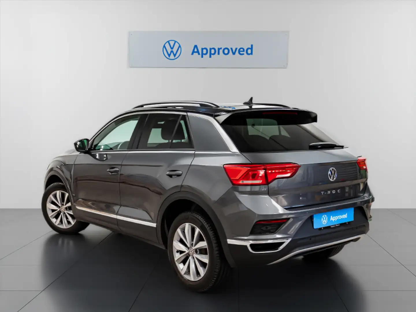 Volkswagen T-Roc 1.0 TSI Advance Style Grijs - 2