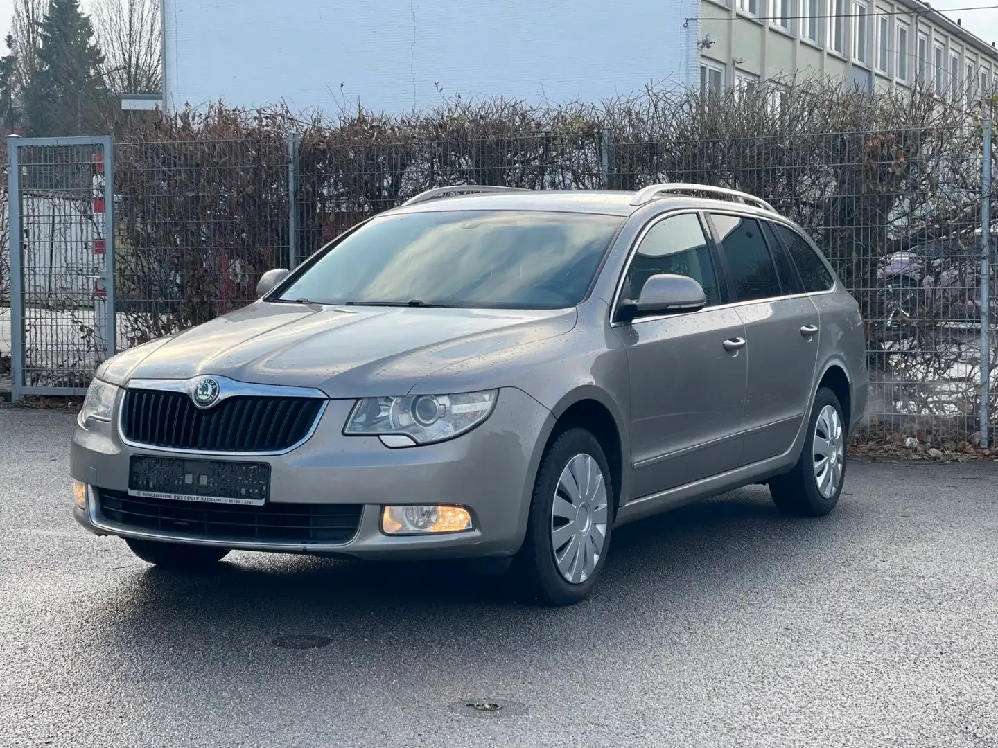 Skoda Superb 2.0 TDI CR 4x4 Comfort Combi Gold - 1
