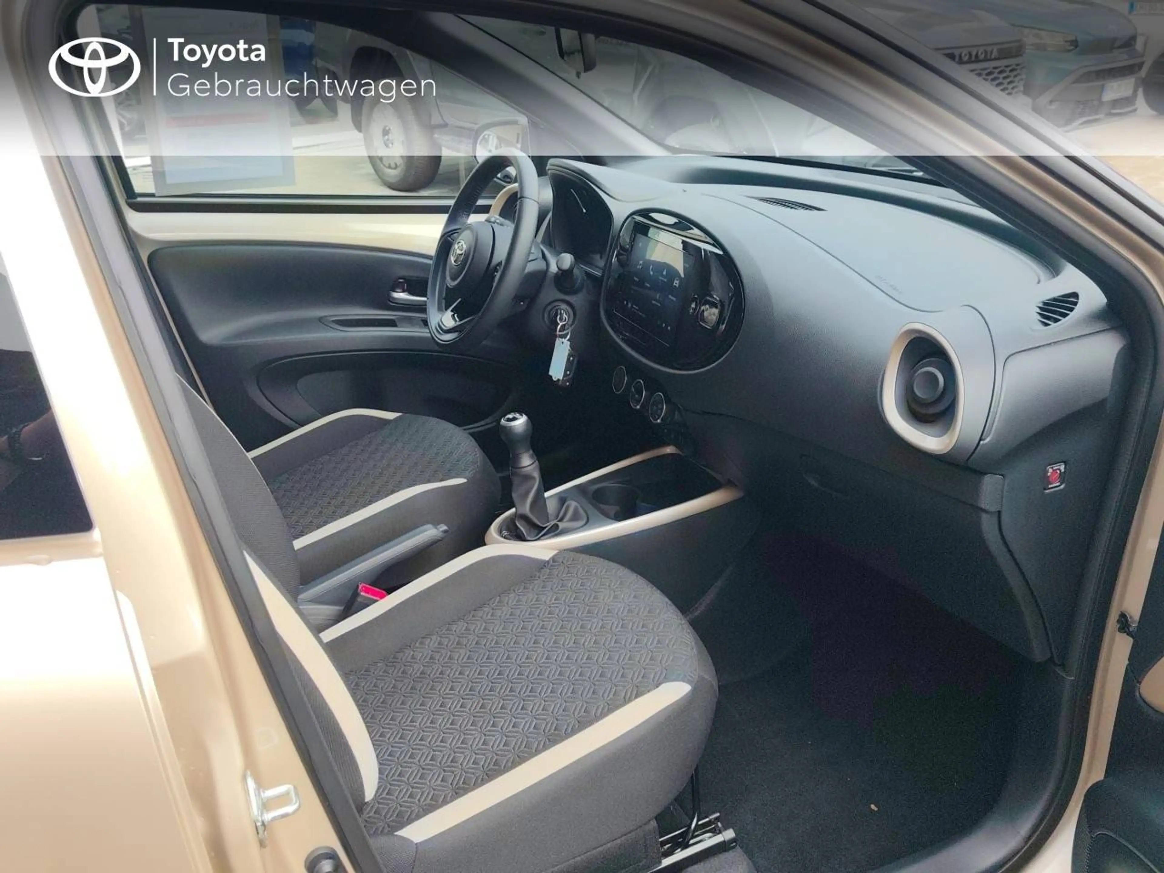 Toyota Aygo X 1,0 5-Gang Team D Scheckheft Bi-Colour — photo 12
