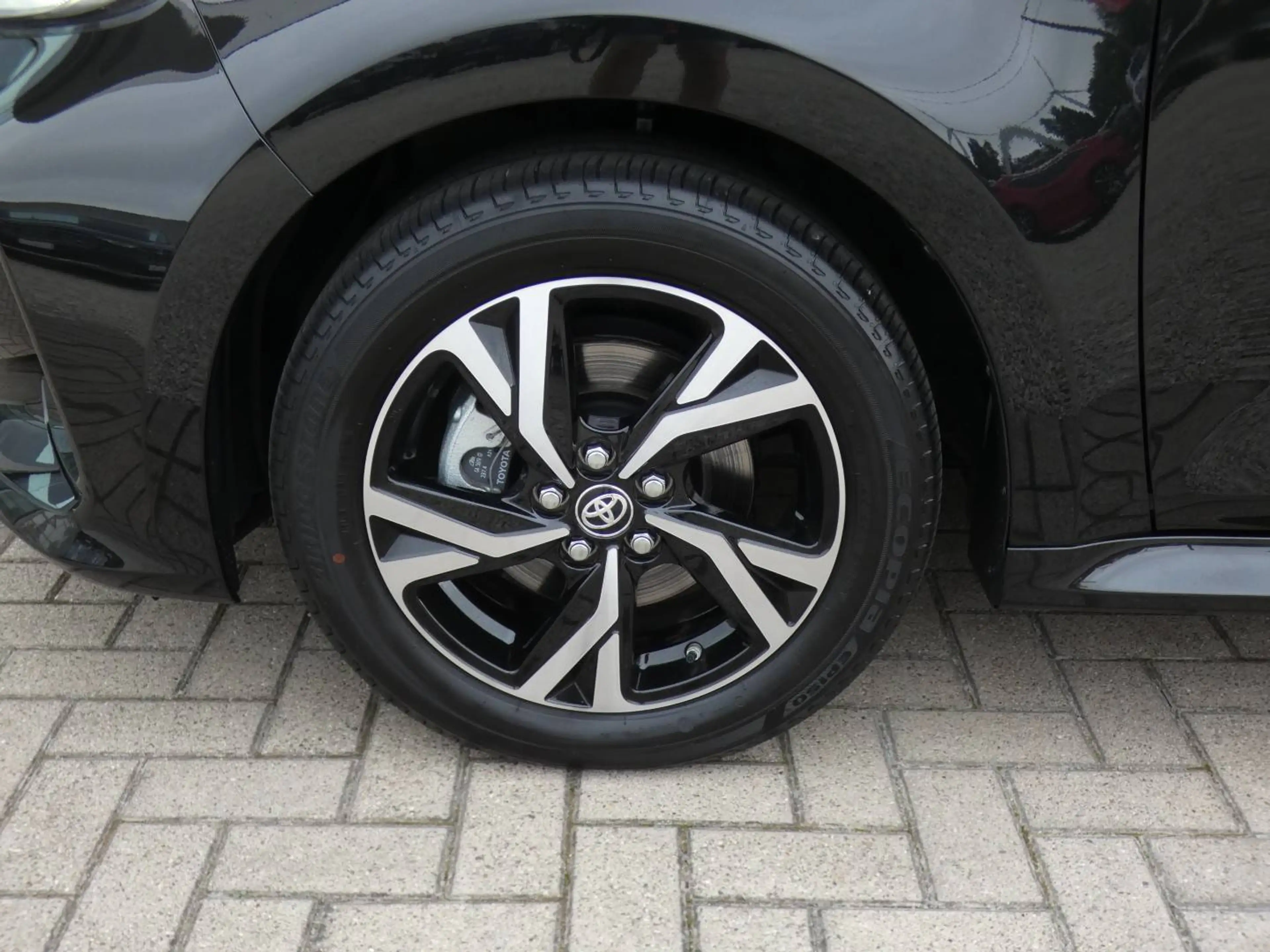 Toyota Yaris Hybrid *ICONIC* +GROOT SCHERM +GPS +Parkeercamera +KEYLESS ENTRY +LED Lampen +Getinte ramen — photo 8