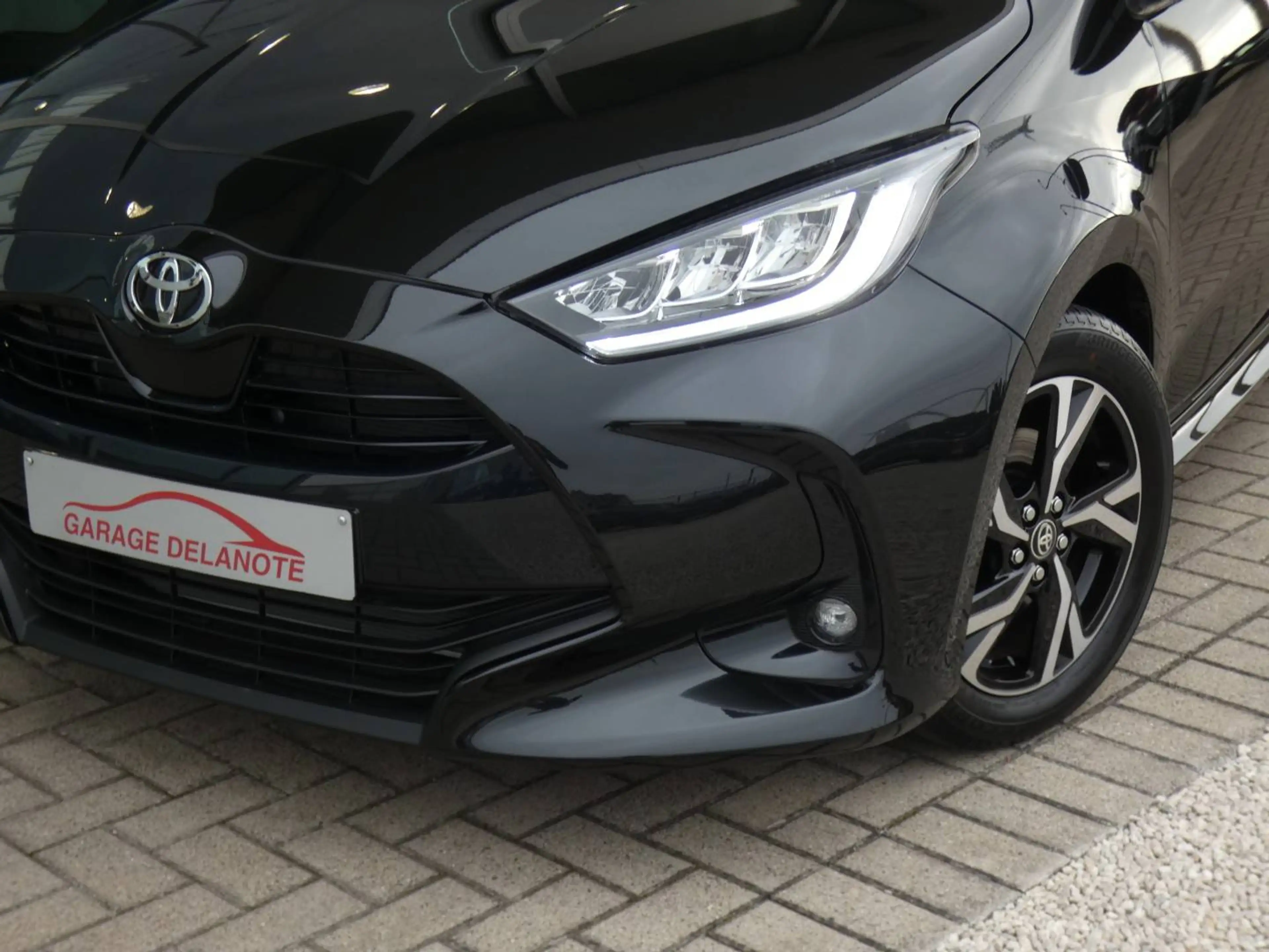 Toyota Yaris Hybrid *ICONIC* +GROOT SCHERM +GPS +Parkeercamera +KEYLESS ENTRY +LED Lampen +Getinte ramen — photo 4