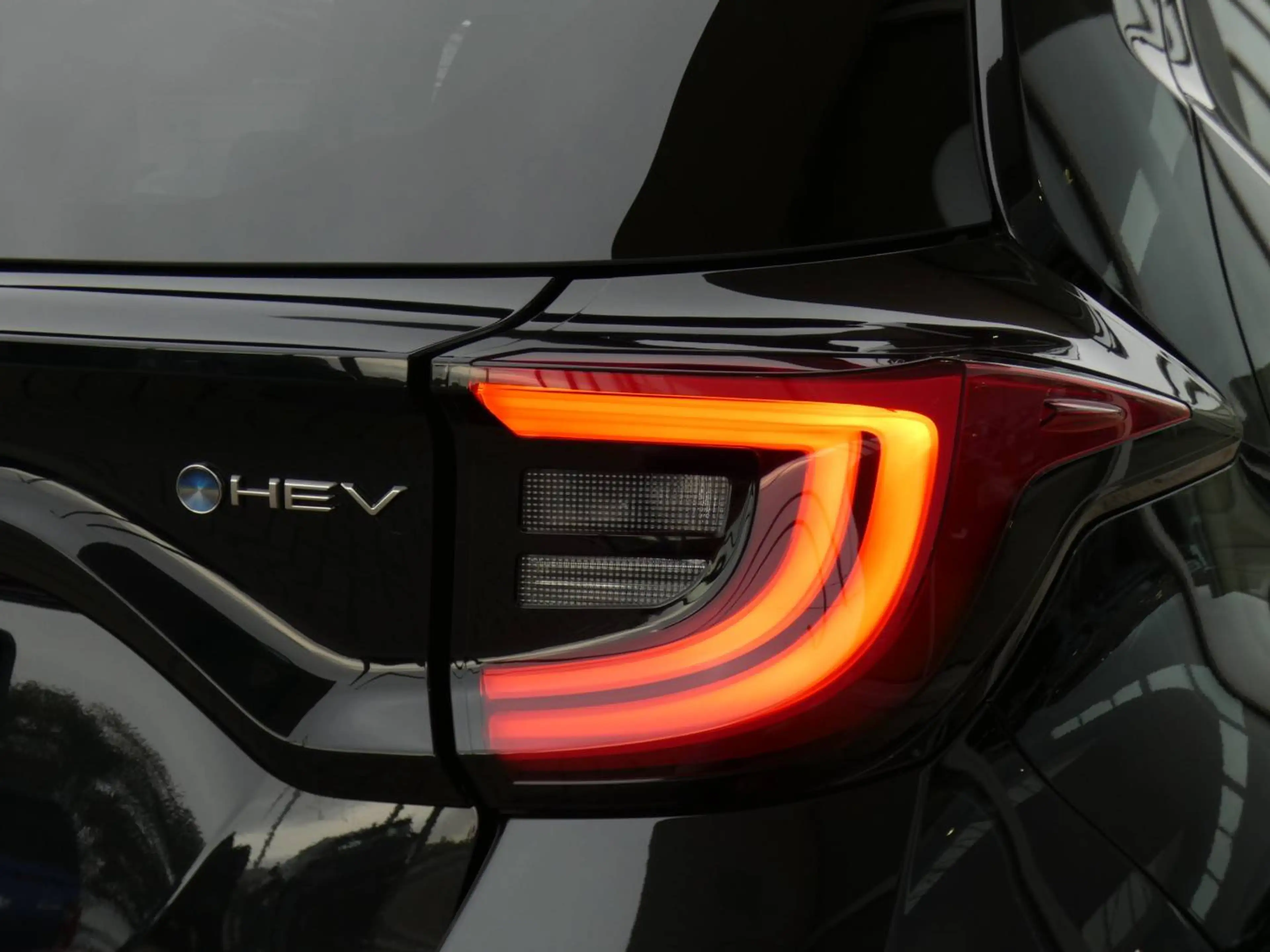 Toyota Yaris Hybrid *ICONIC* +GROOT SCHERM +GPS +Parkeercamera +KEYLESS ENTRY +LED Lampen +Getinte ramen — photo 9