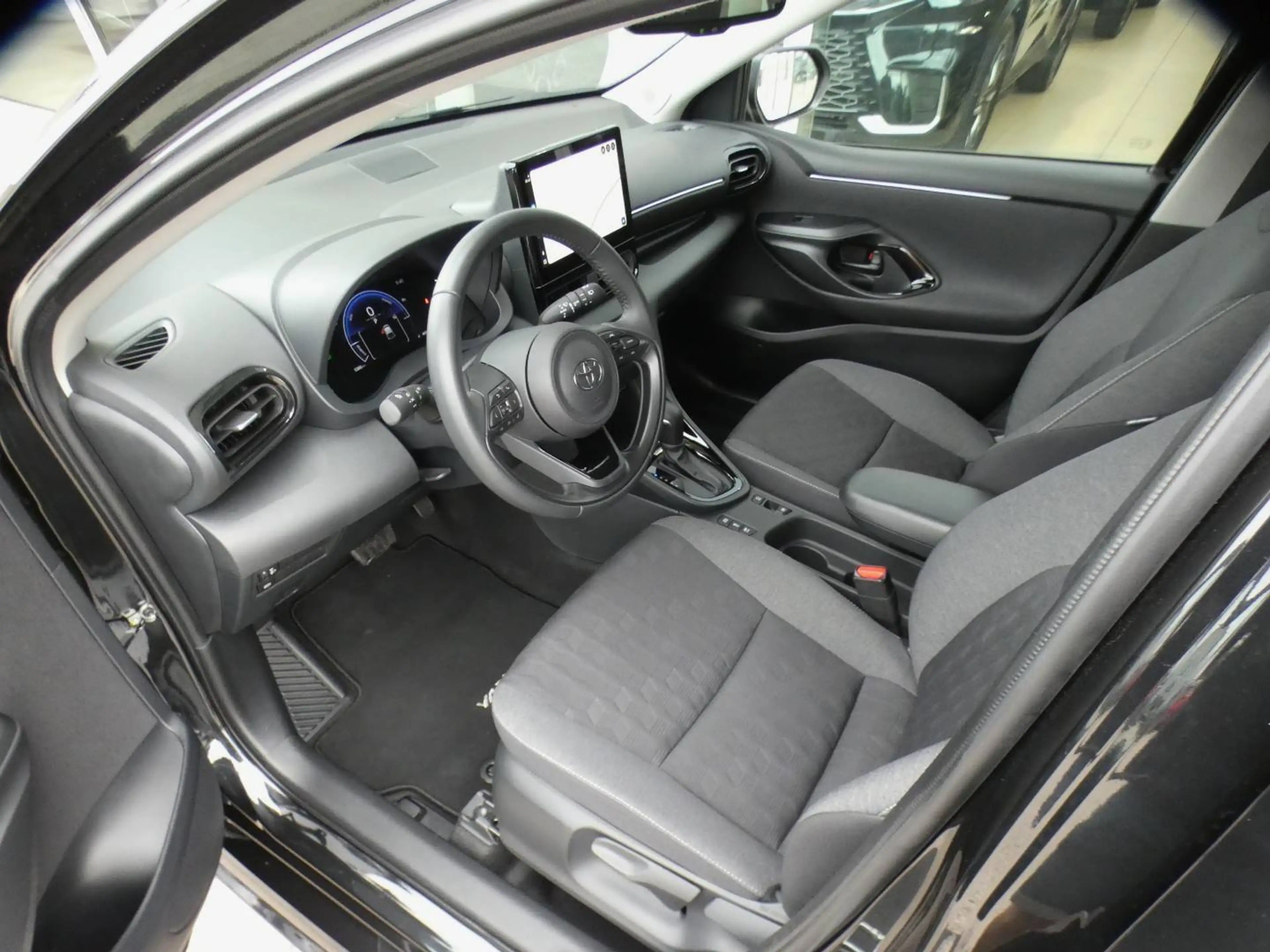 Toyota Yaris Hybrid *ICONIC* +GROOT SCHERM +GPS +Parkeercamera +KEYLESS ENTRY +LED Lampen +Getinte ramen — photo 10