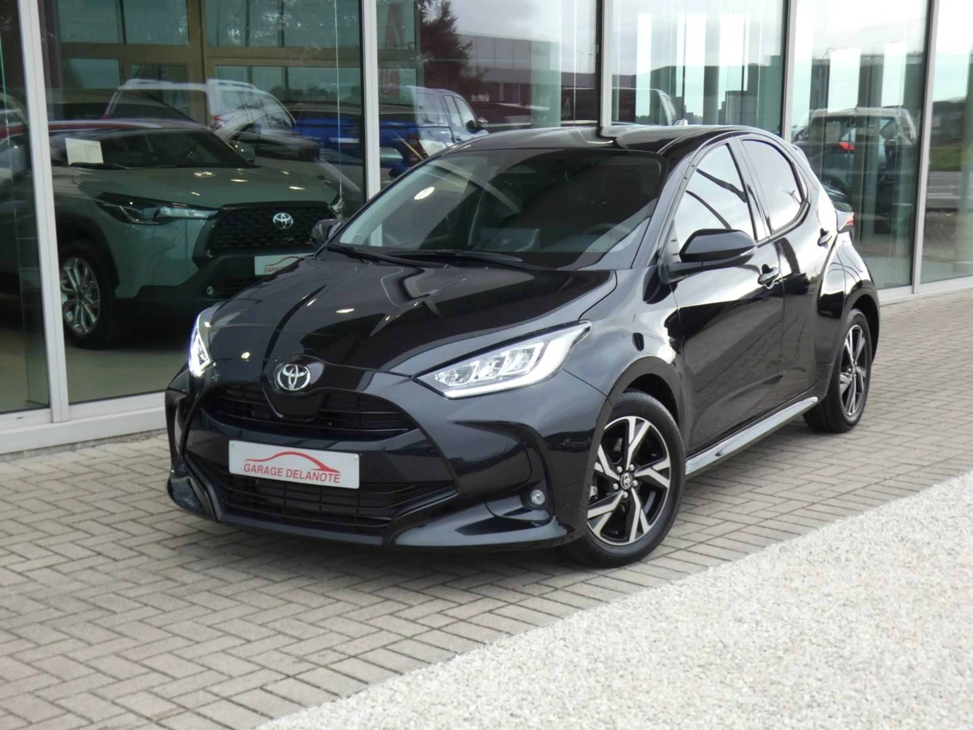 Toyota Yaris Hybrid *ICONIC* +GROOT SCHERM +GPS +Parkeercamera +KEYLESS ENTRY +LED Lampen +Getinte ramen — photo 2