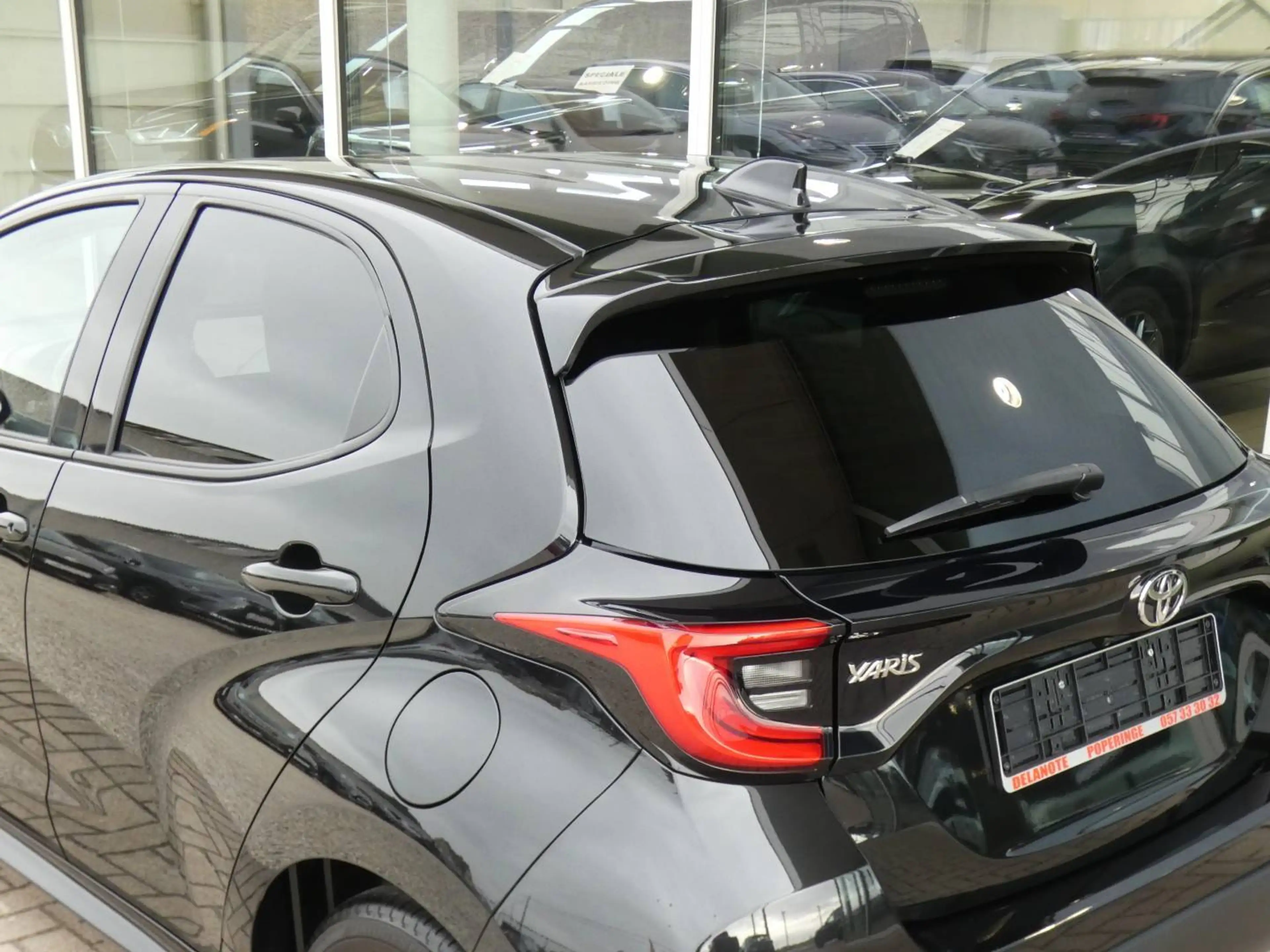 Toyota Yaris Hybrid *ICONIC* +GROOT SCHERM +GPS +Parkeercamera +KEYLESS ENTRY +LED Lampen +Getinte ramen — photo 7