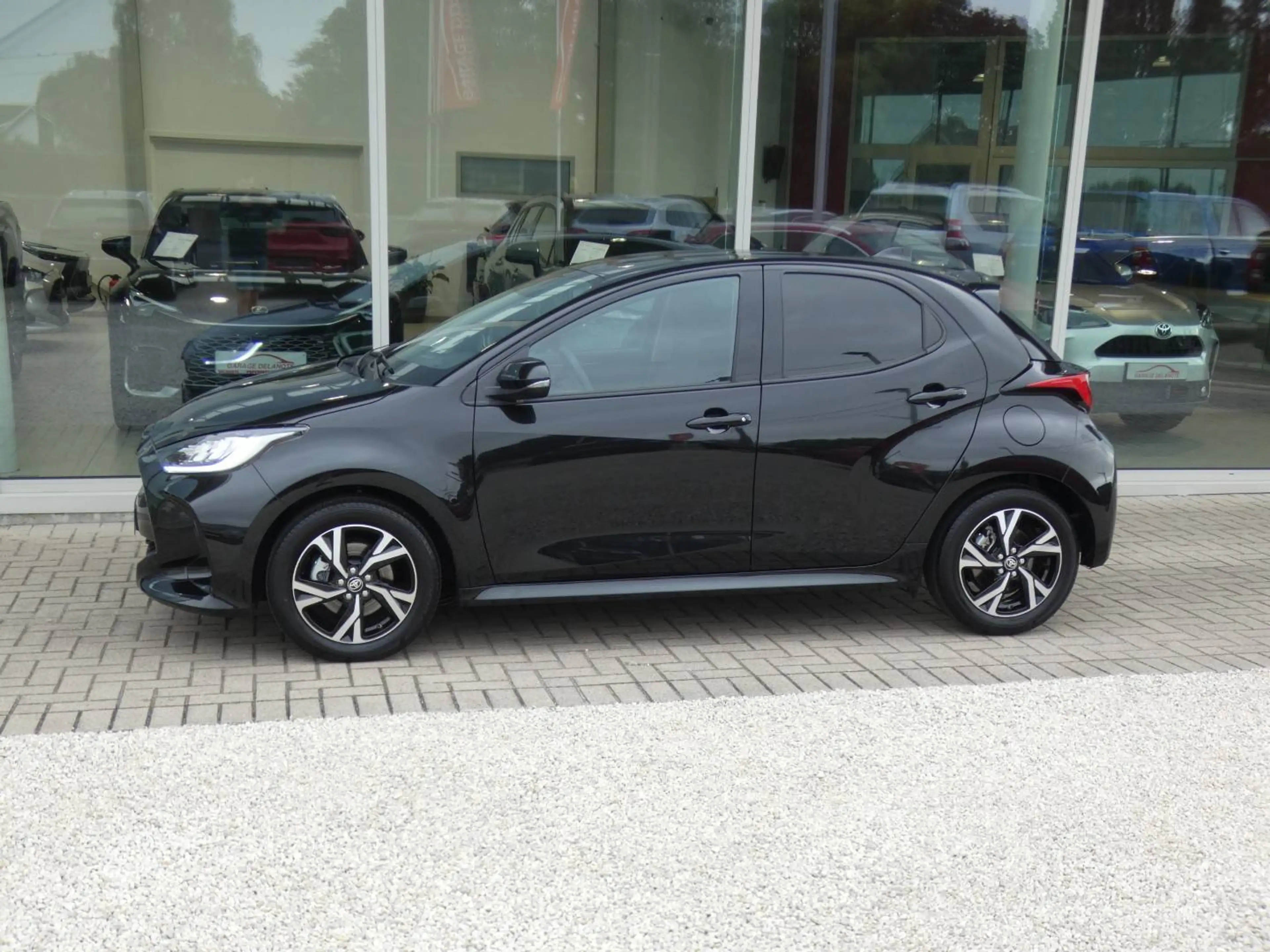 Toyota Yaris Hybrid *ICONIC* +GROOT SCHERM +GPS +Parkeercamera +KEYLESS ENTRY +LED Lampen +Getinte ramen — photo 5