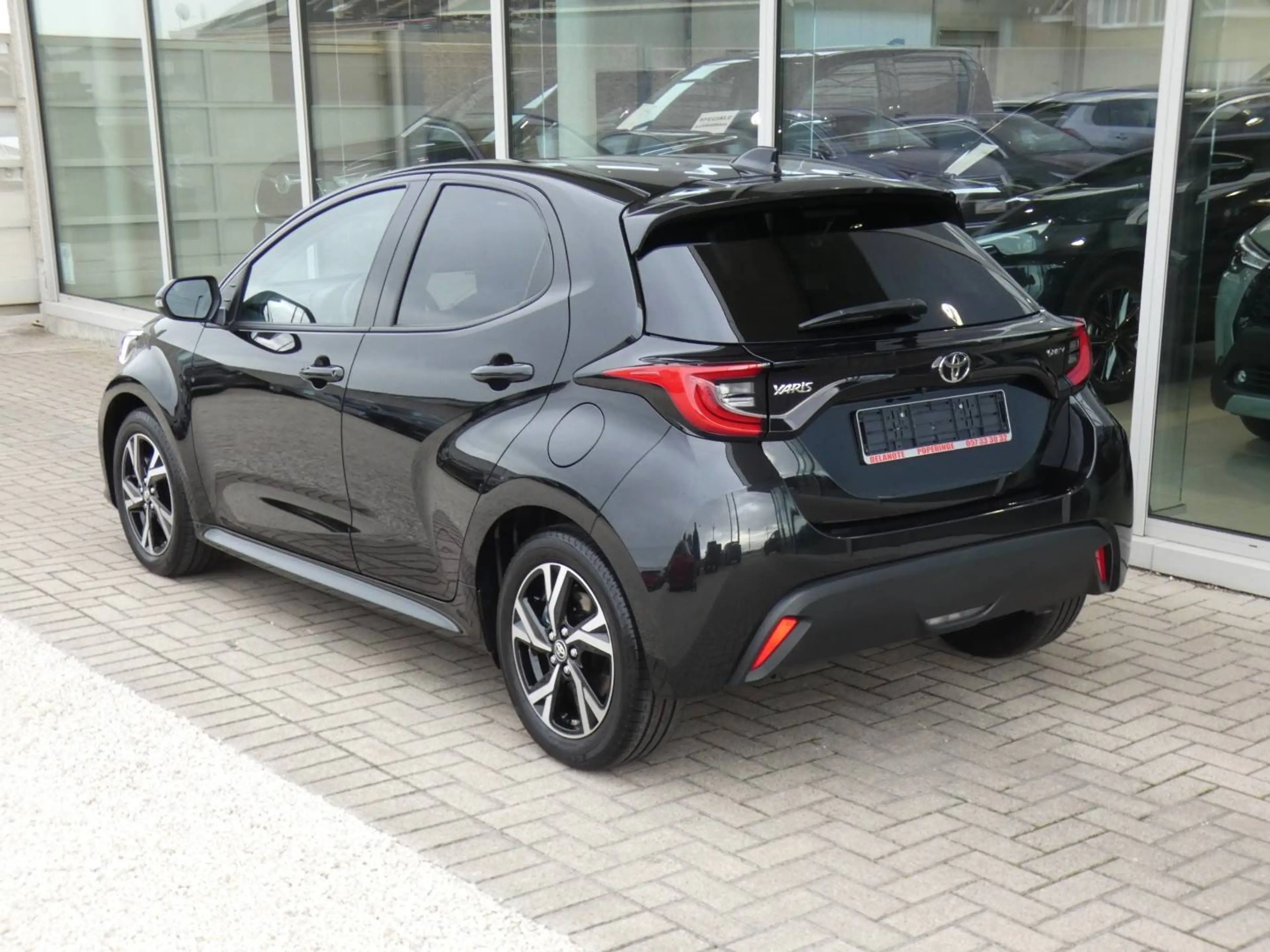Toyota Yaris Hybrid *ICONIC* +GROOT SCHERM +GPS +Parkeercamera +KEYLESS ENTRY +LED Lampen +Getinte ramen — photo 6