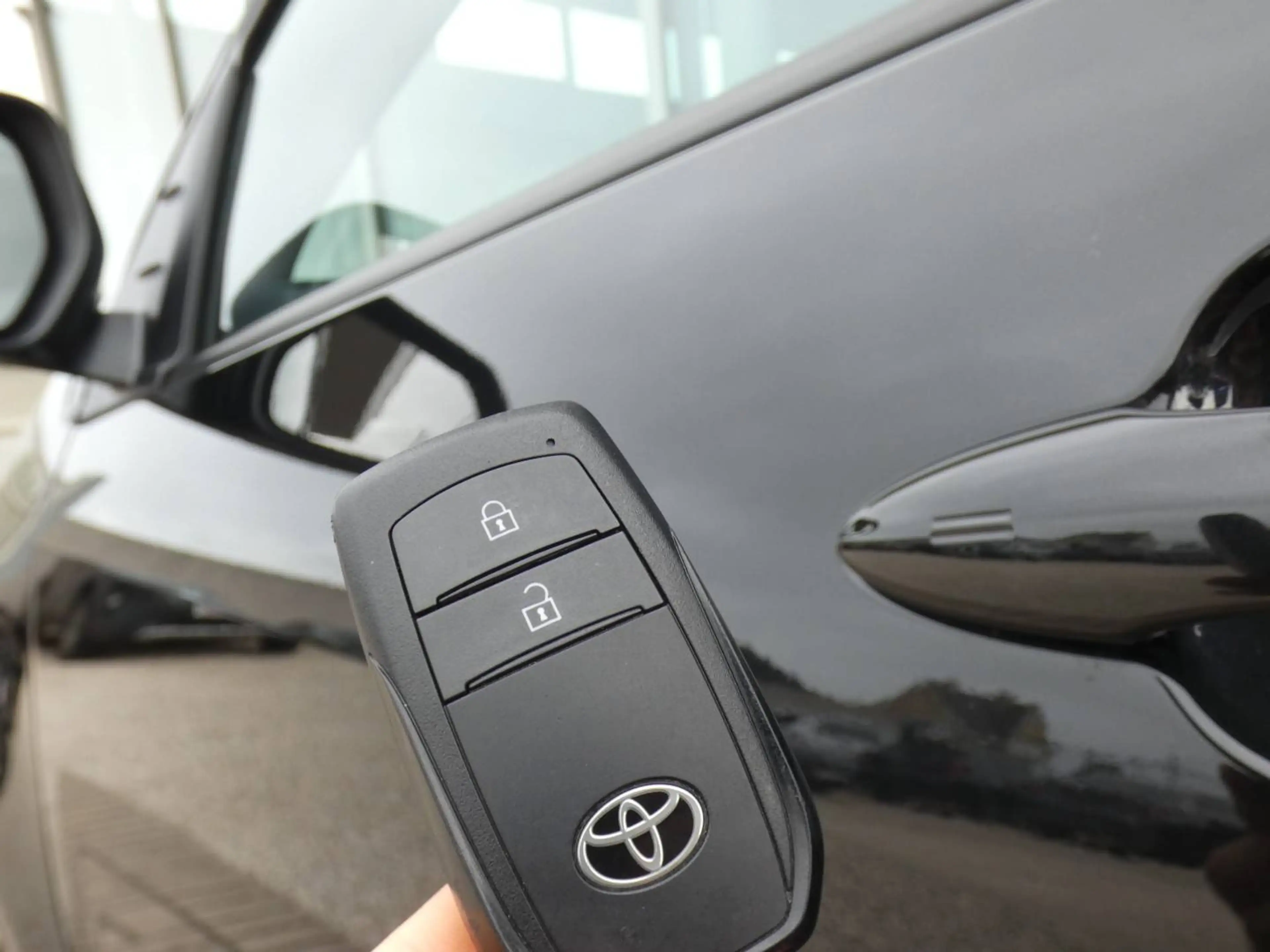 Toyota Yaris Hybrid *ICONIC* +GROOT SCHERM +GPS +Parkeercamera +KEYLESS ENTRY +LED Lampen +Getinte ramen — photo 15