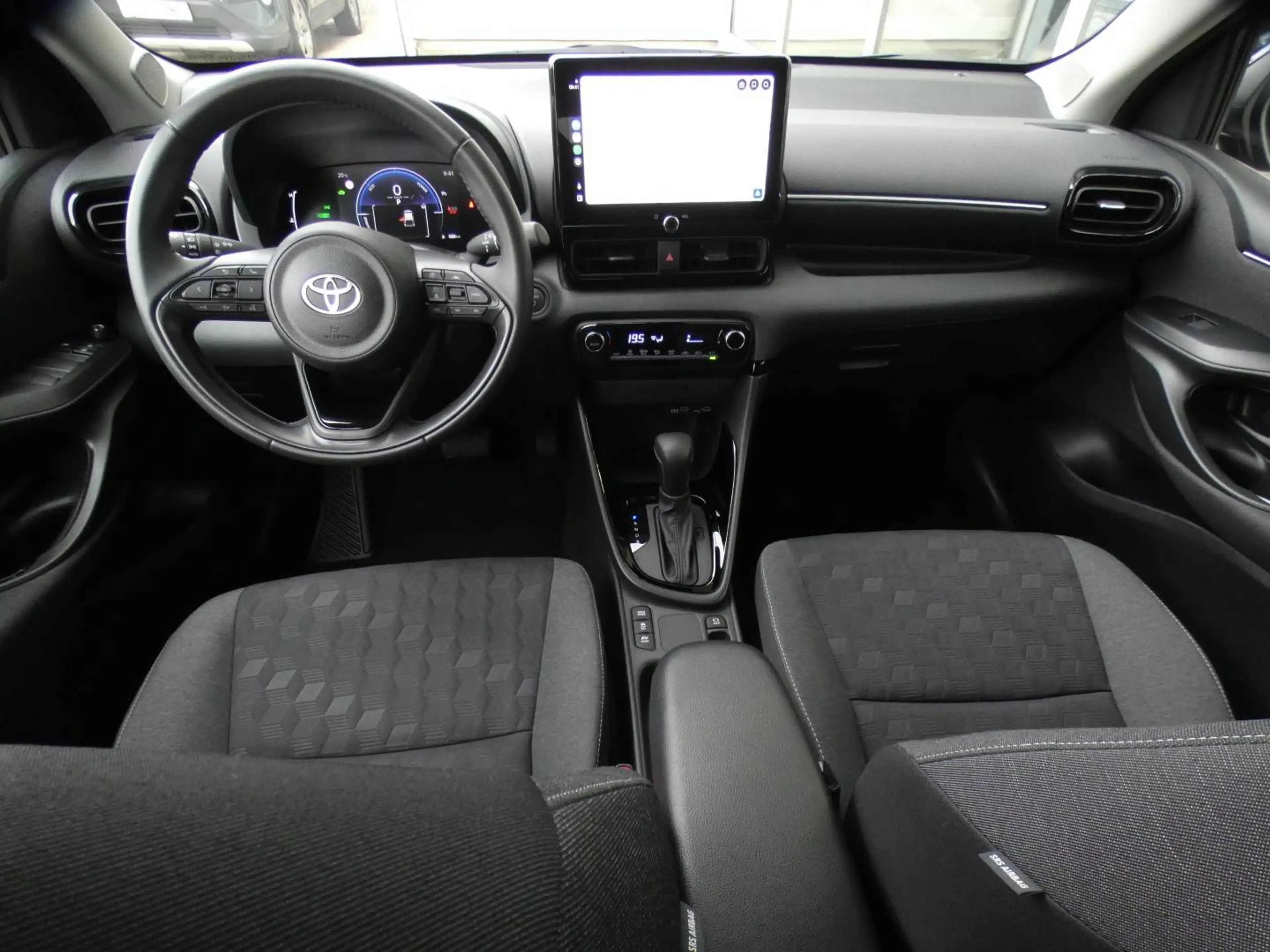 Toyota Yaris Hybrid *ICONIC* +GROOT SCHERM +GPS +Parkeercamera +KEYLESS ENTRY +LED Lampen +Getinte ramen — photo 13