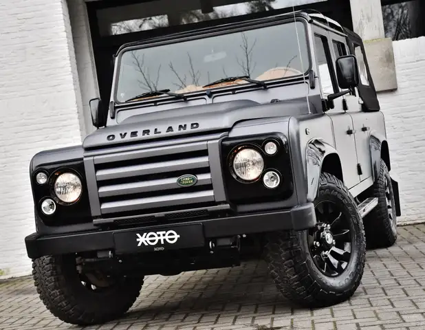 Land Rover Defender 110 CREW CAB DCPU LIMITED OVERLAND EDITION