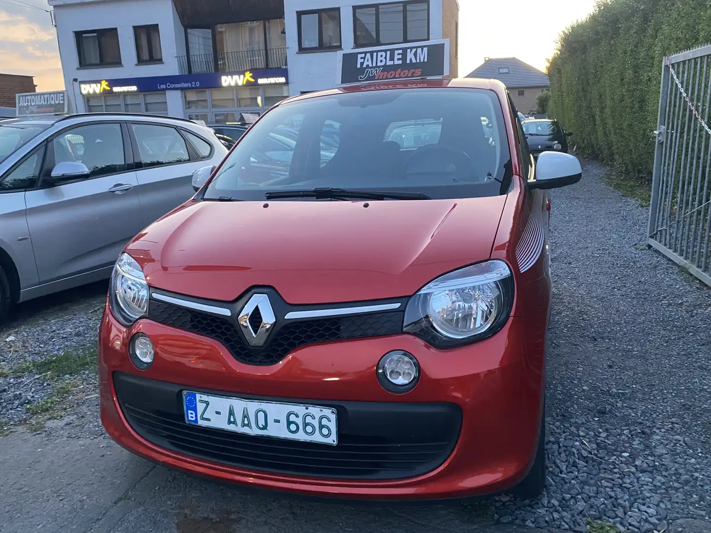 Renault Twingo Twingo 1.0i SCe Automium**FAIBLE KM**GARANTIE** Rouge - 1