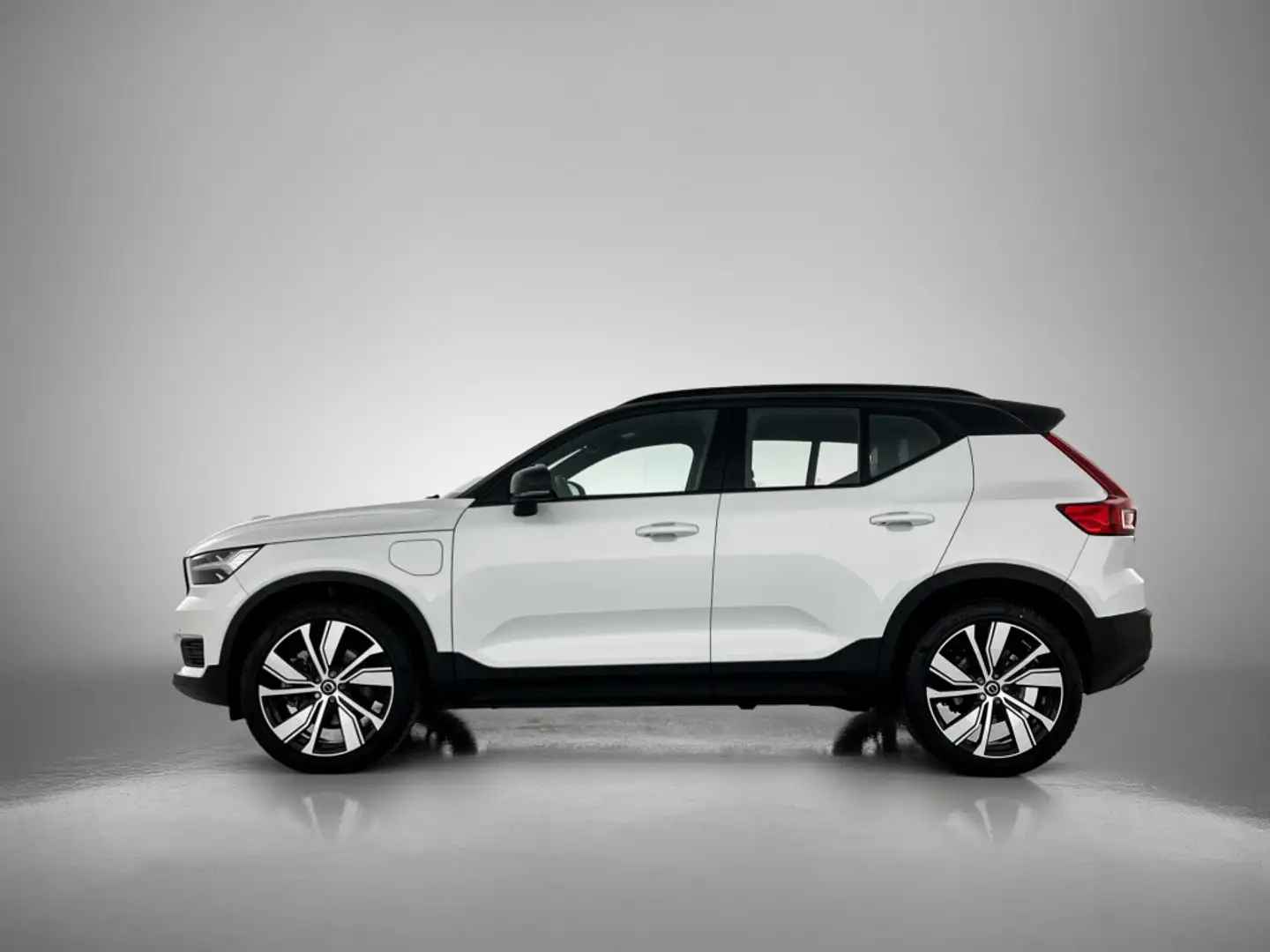 Volvo XC40 1.5 T5 Recharge R-Design | 20inch Velgen | Lederen Wit - 2