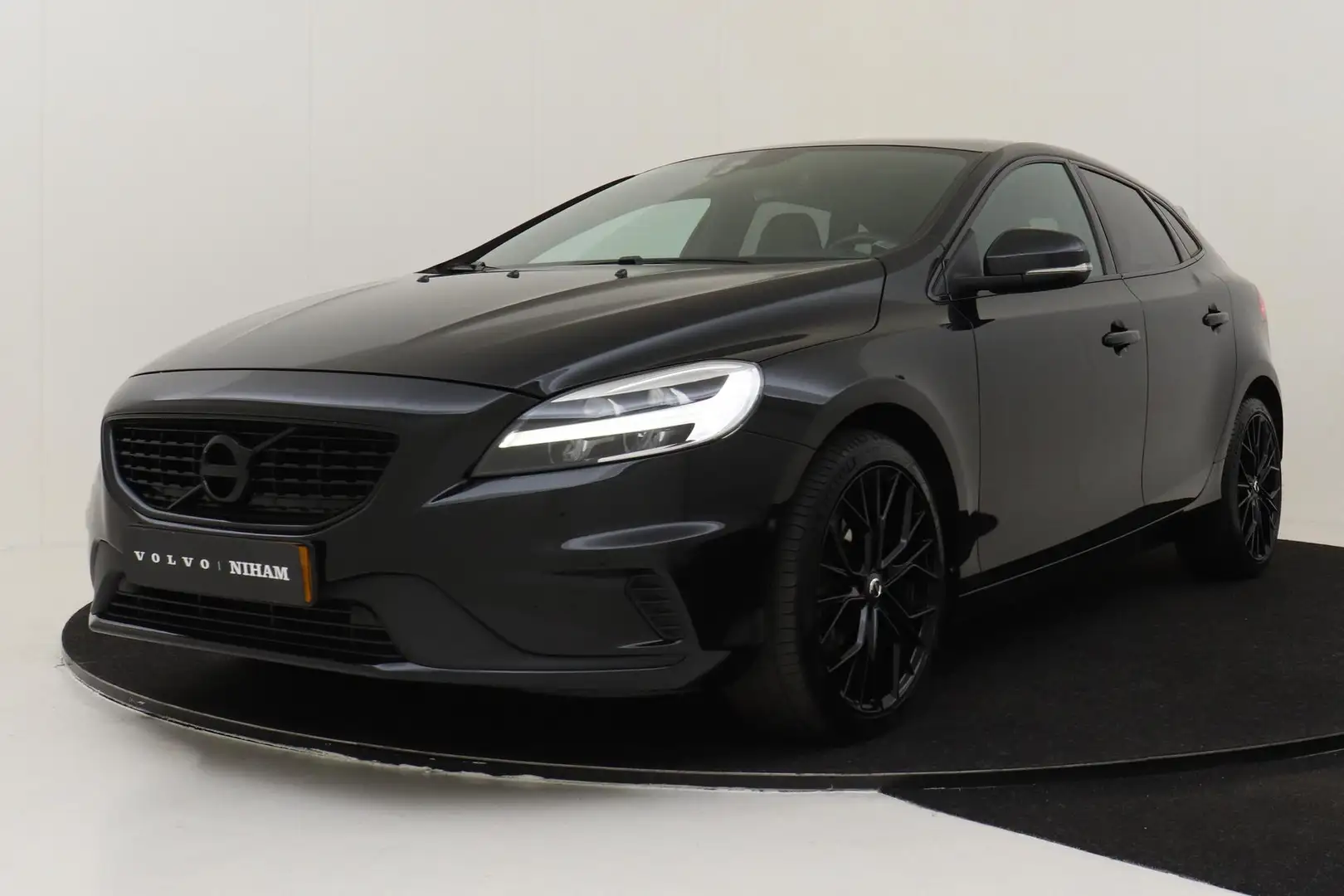 Volvo V40 T3 AUT. POLAR+ SPORT -PANO.DAK|KEY-LESS|HARMAN/KAR Zwart - 1