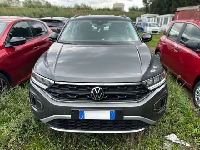 Volkswagen T-Roc view 2