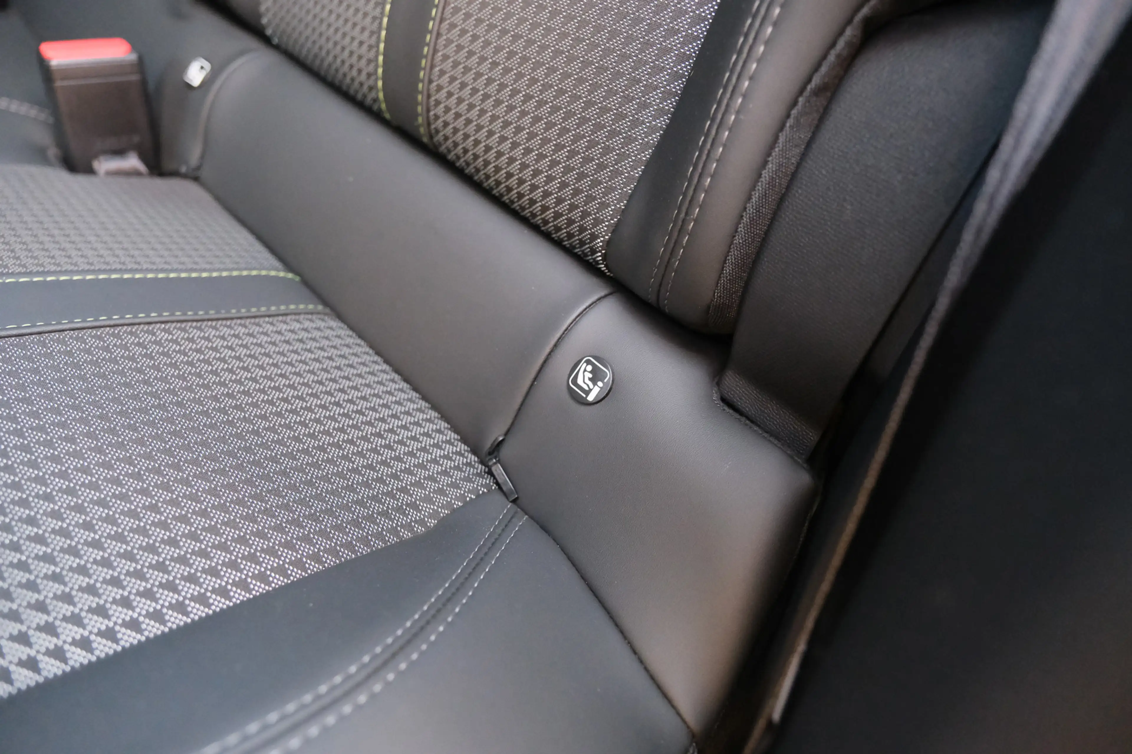 Peugeot e-208 EV GT 50 kWh — photo 40