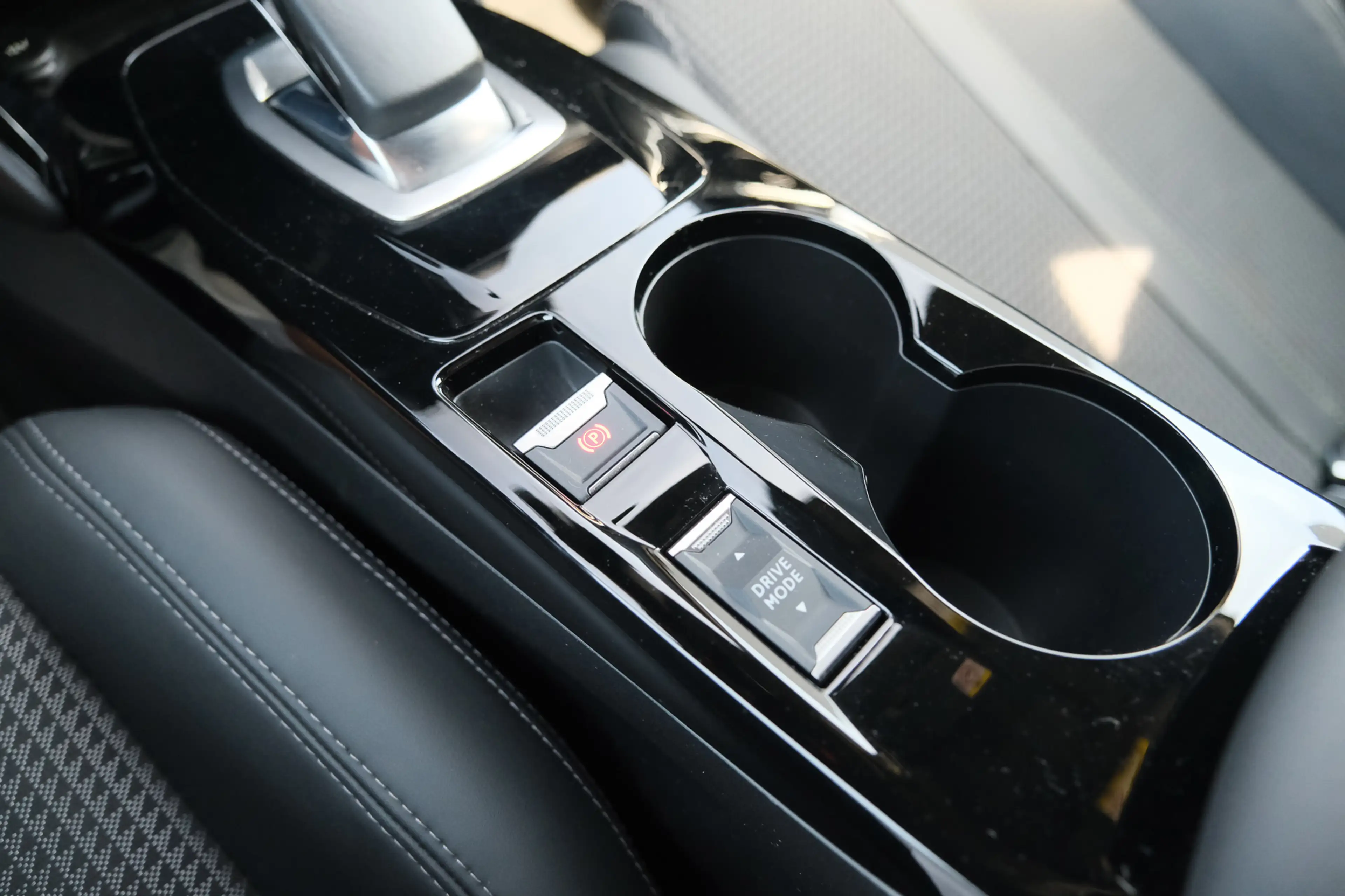 Peugeot e-208 EV GT 50 kWh — photo 26
