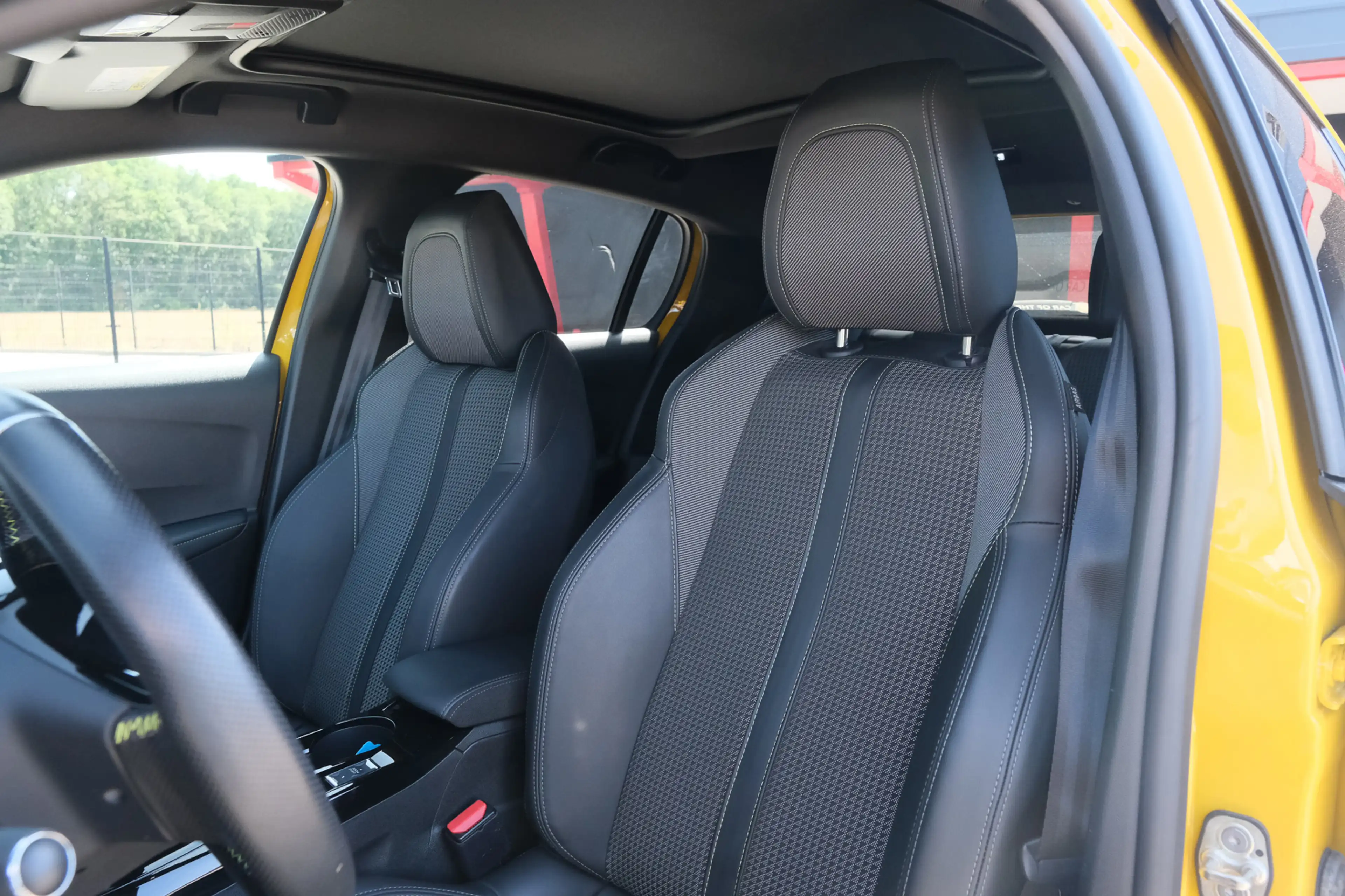 Peugeot e-208 EV GT 50 kWh — photo 33