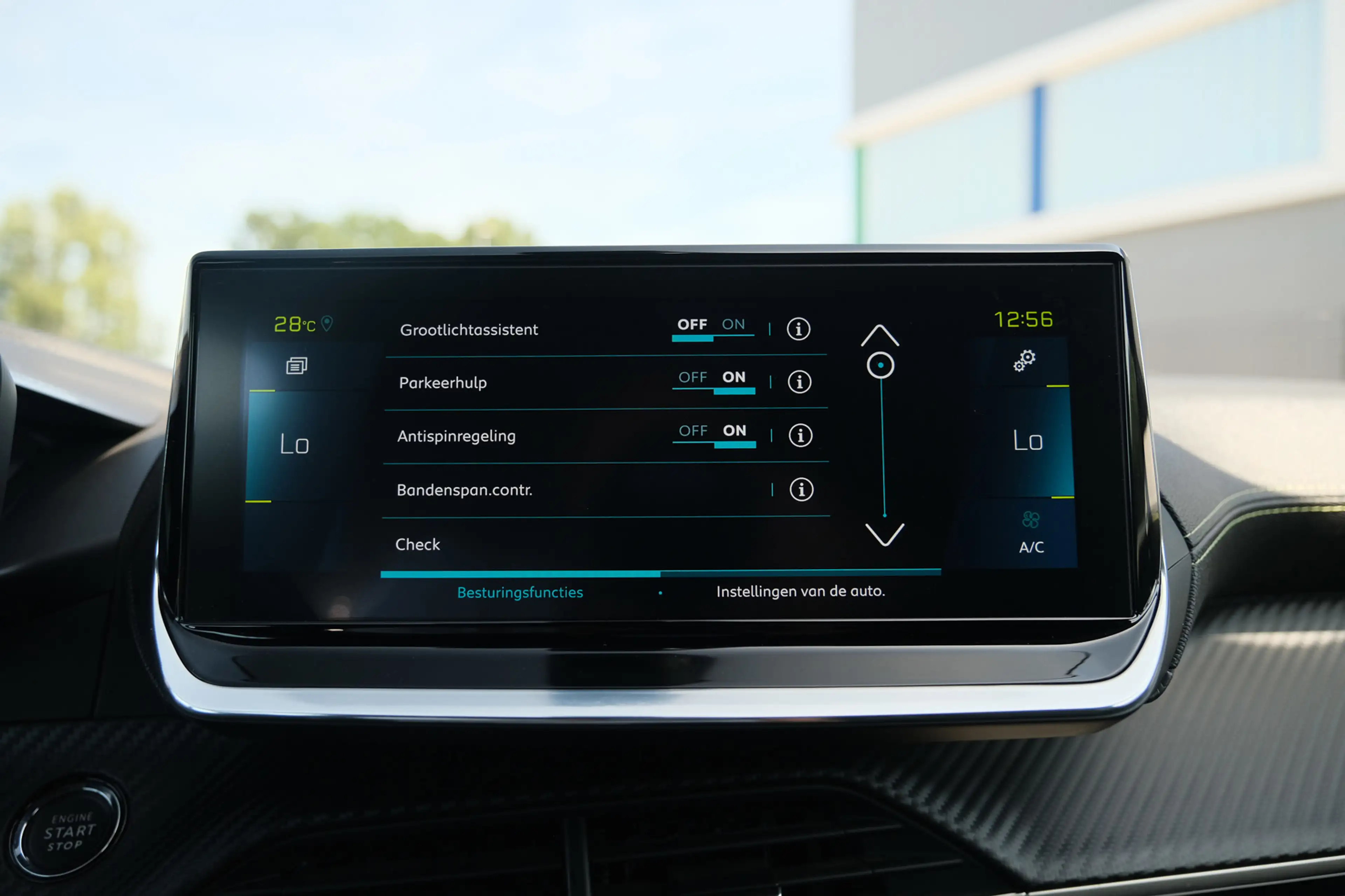 Peugeot e-208 EV GT 50 kWh — photo 13