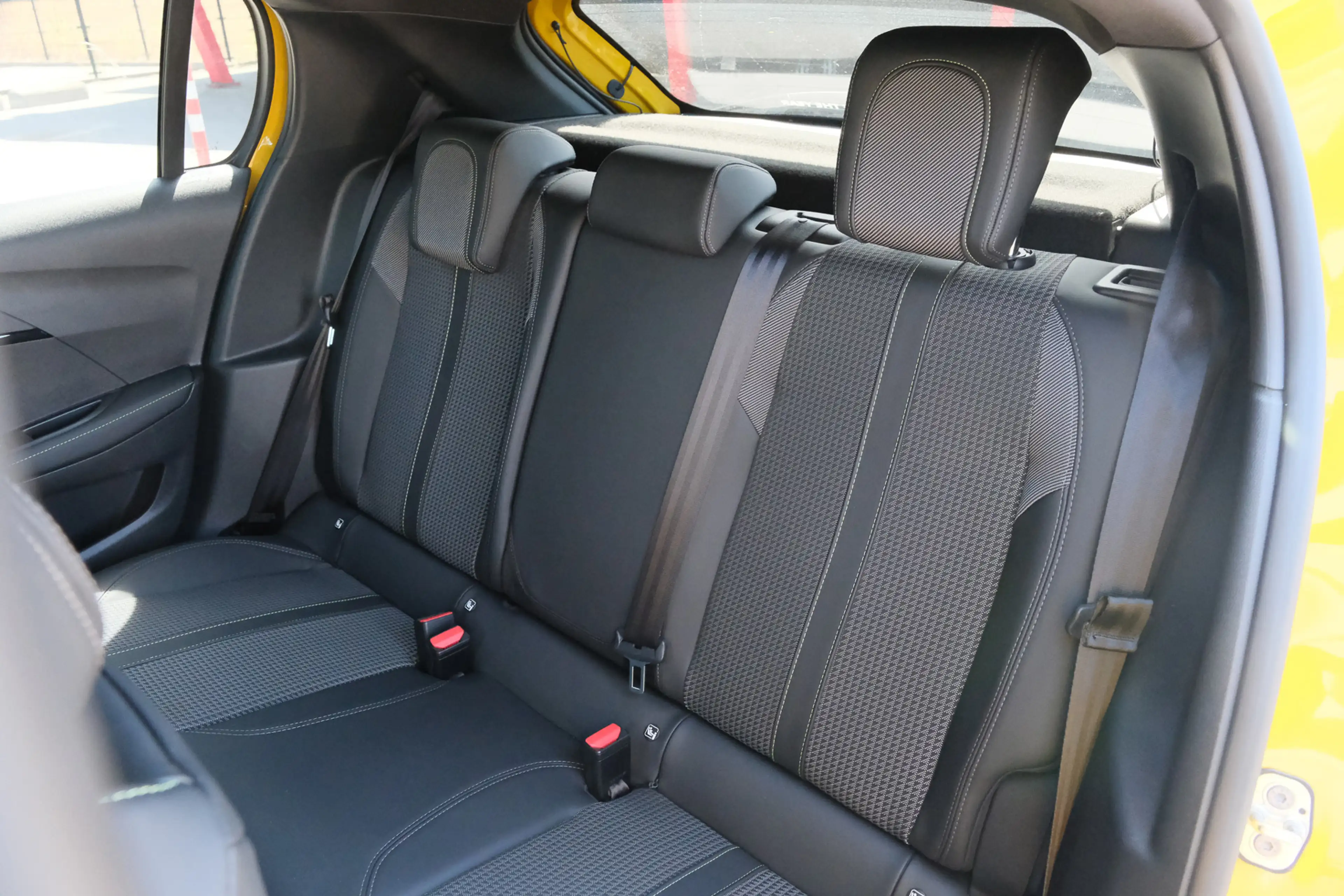 Peugeot e-208 EV GT 50 kWh — photo 39