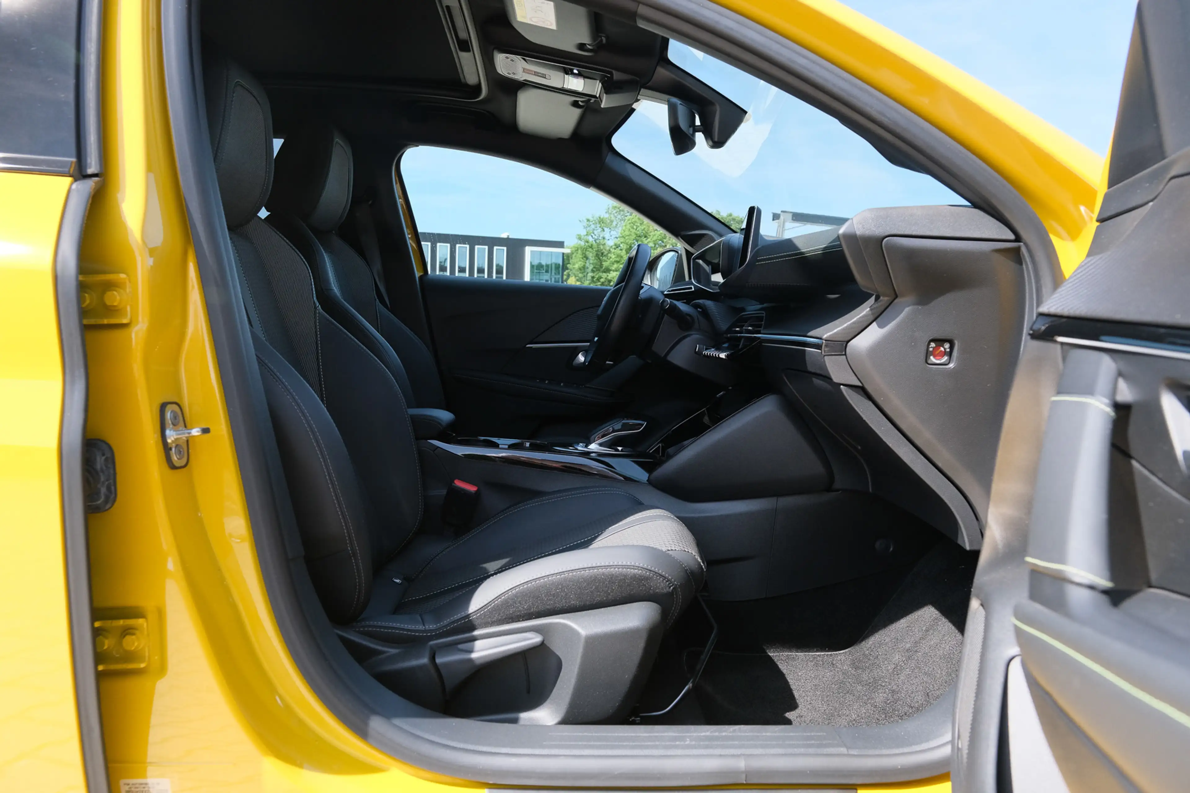 Peugeot e-208 EV GT 50 kWh — photo 34