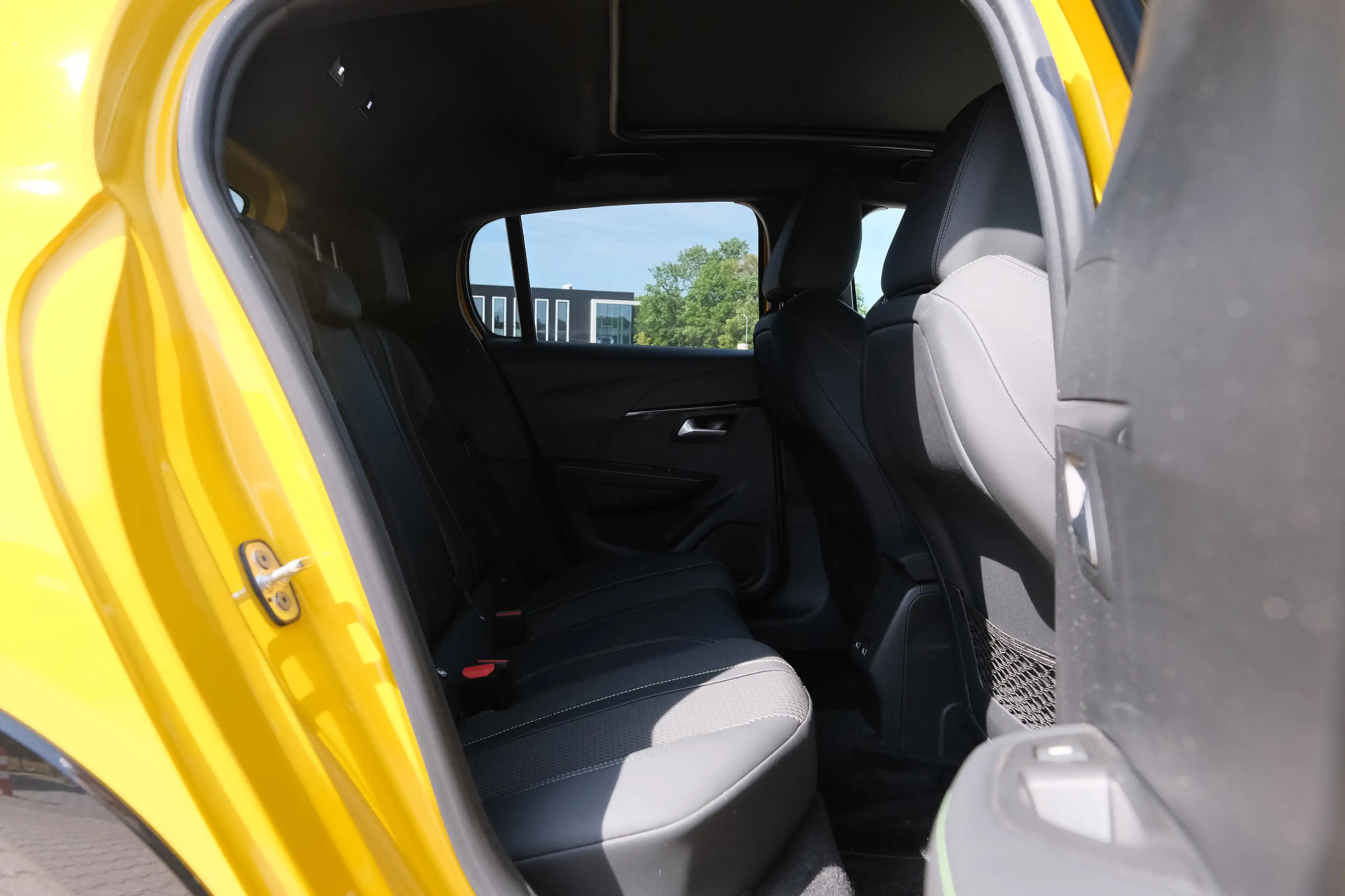 Peugeot e-208 EV GT 50 kWh — photo 36