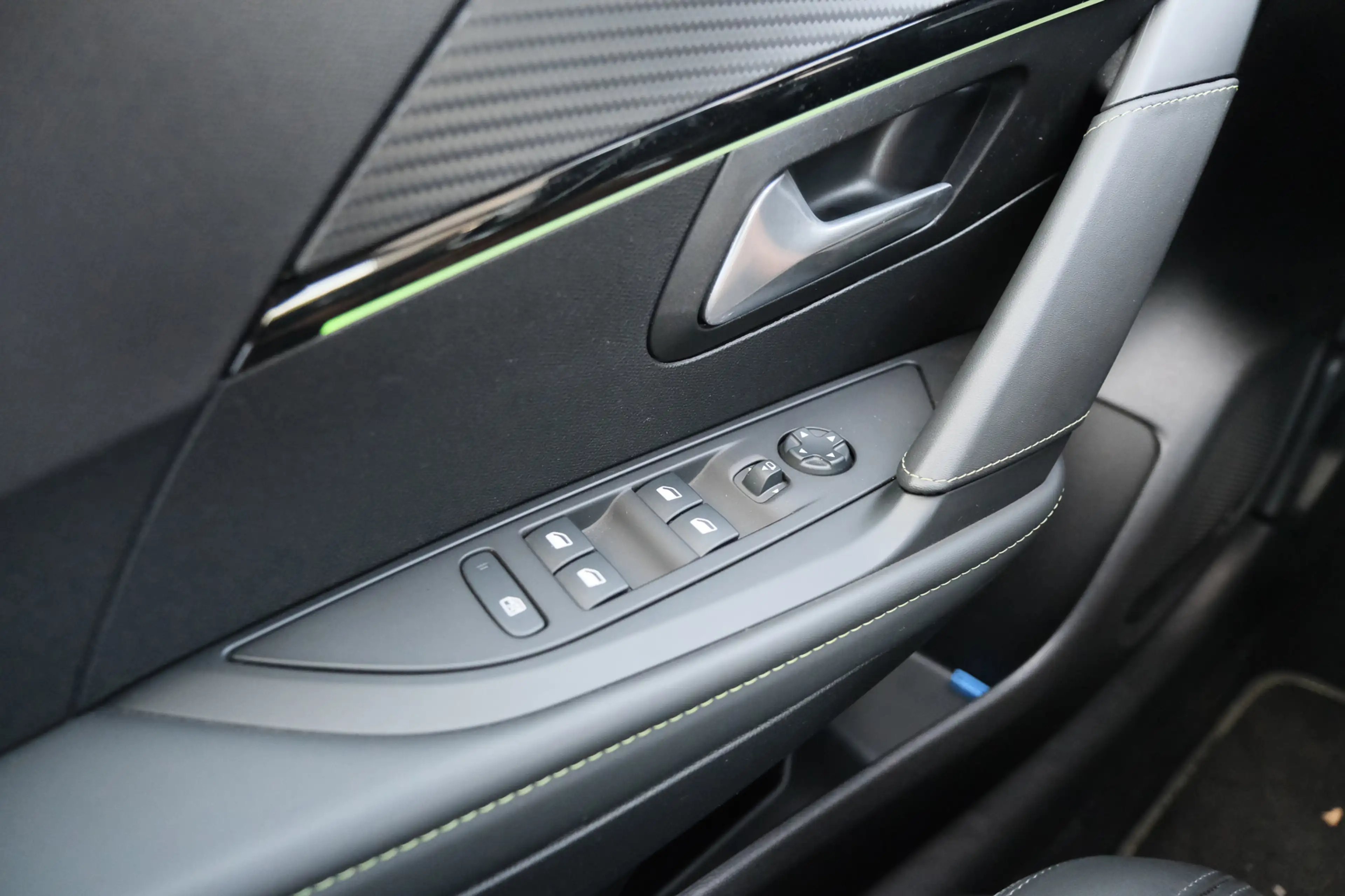 Peugeot e-208 EV GT 50 kWh — photo 24