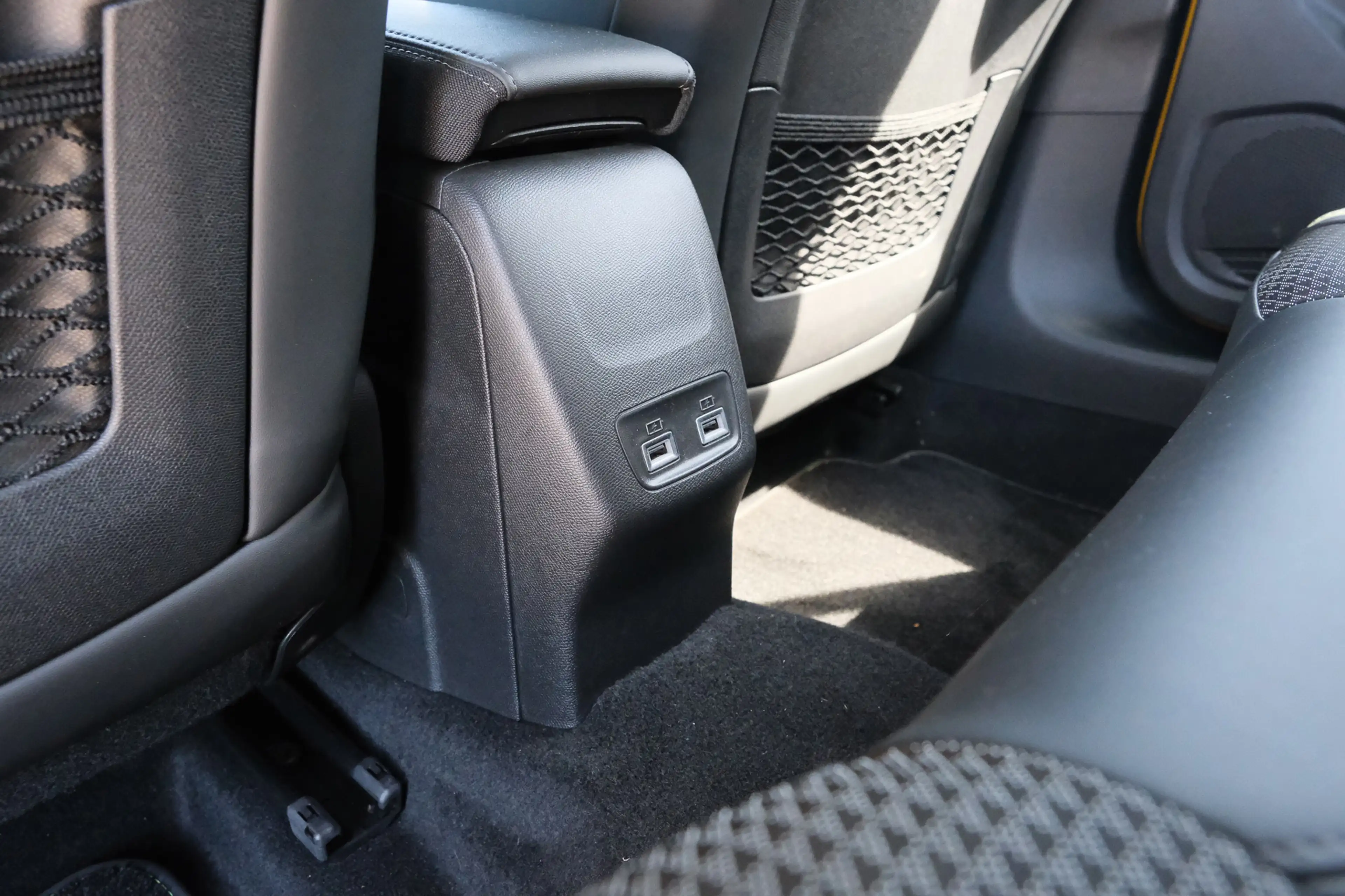 Peugeot e-208 EV GT 50 kWh — photo 30