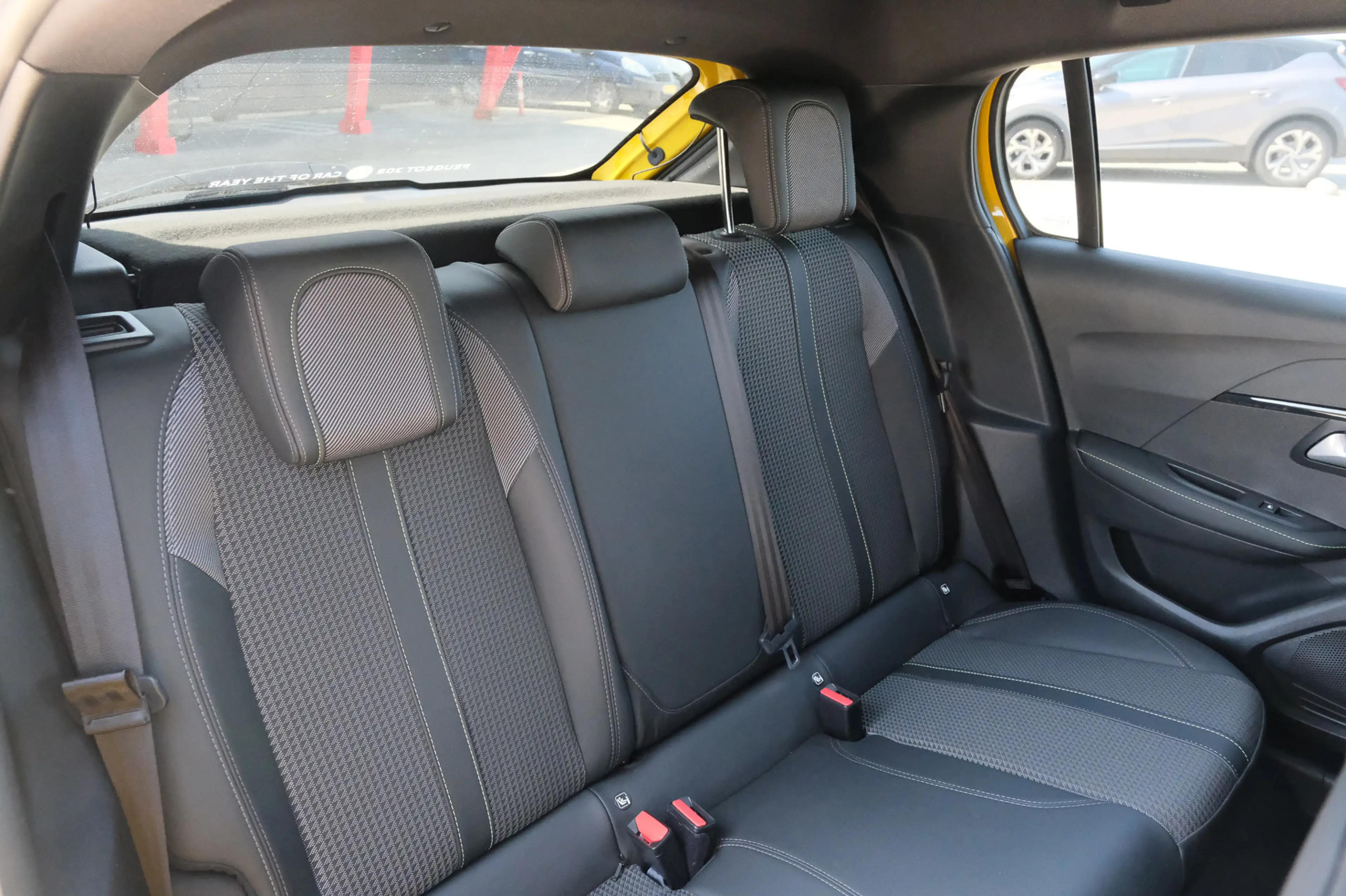 Peugeot e-208 EV GT 50 kWh — photo 38