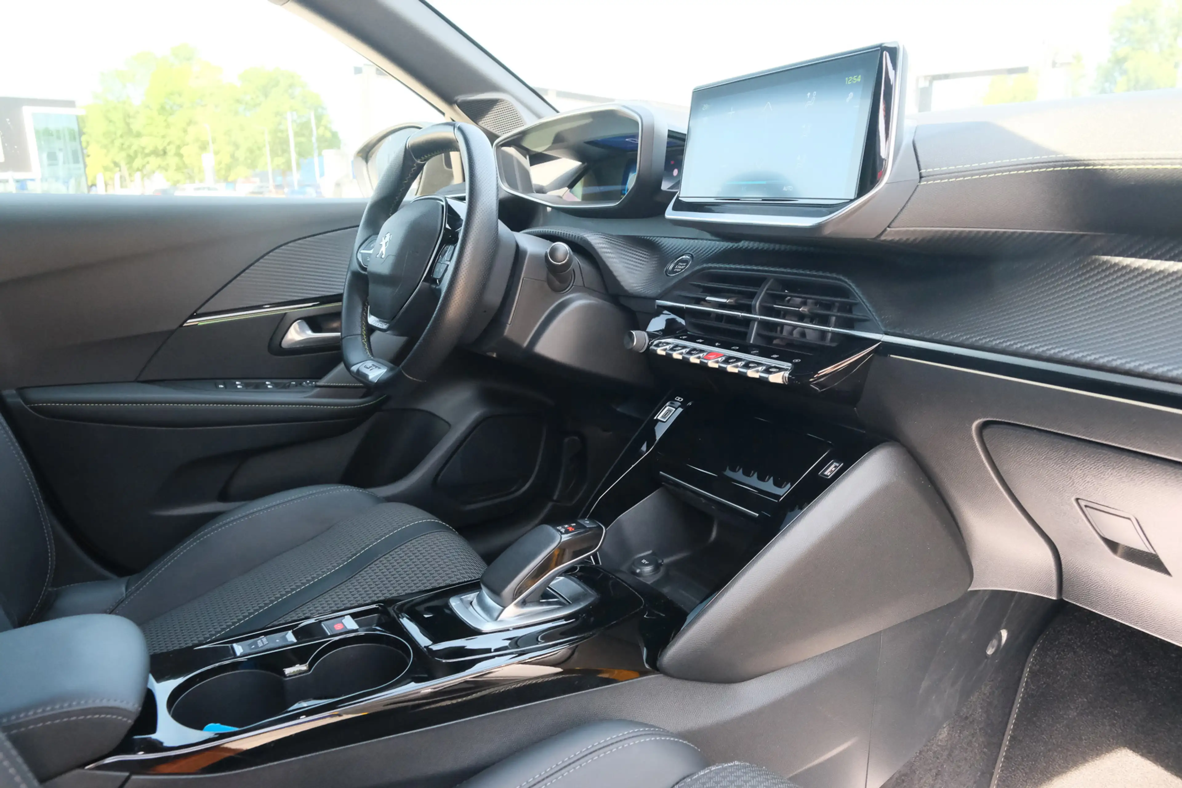 Peugeot e-208 EV GT 50 kWh — photo 35