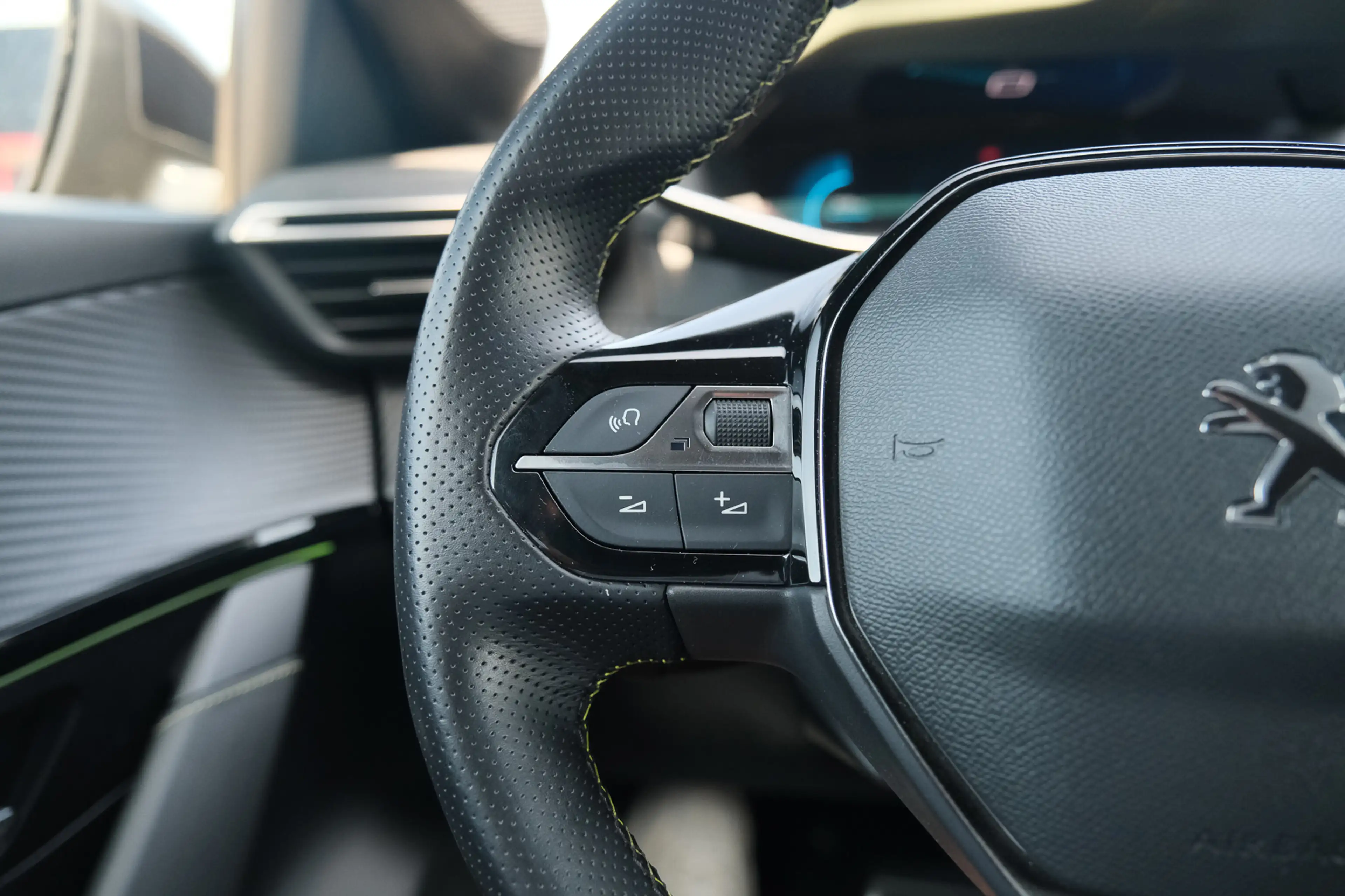 Peugeot e-208 EV GT 50 kWh — photo 18