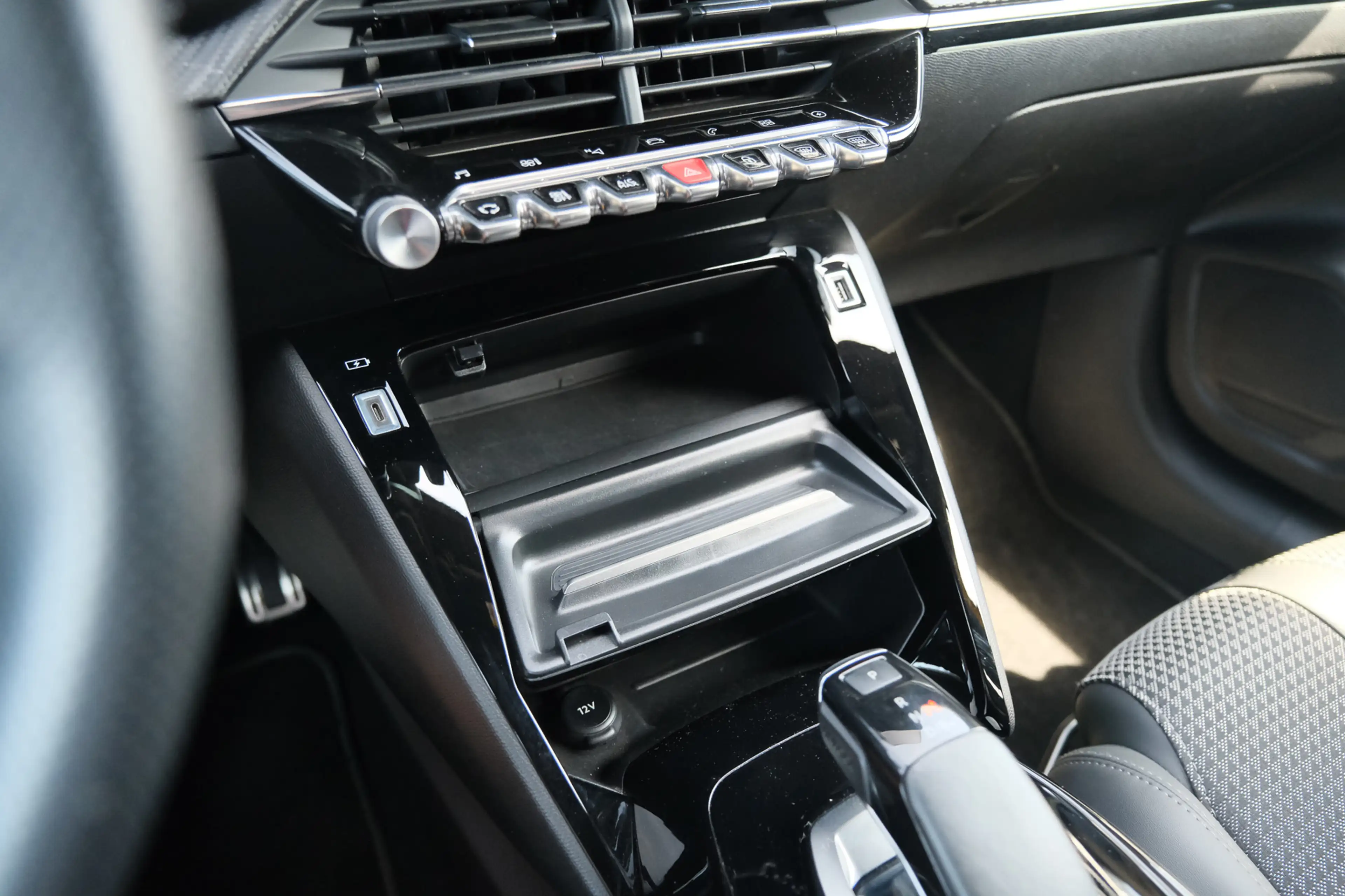 Peugeot e-208 EV GT 50 kWh — photo 25