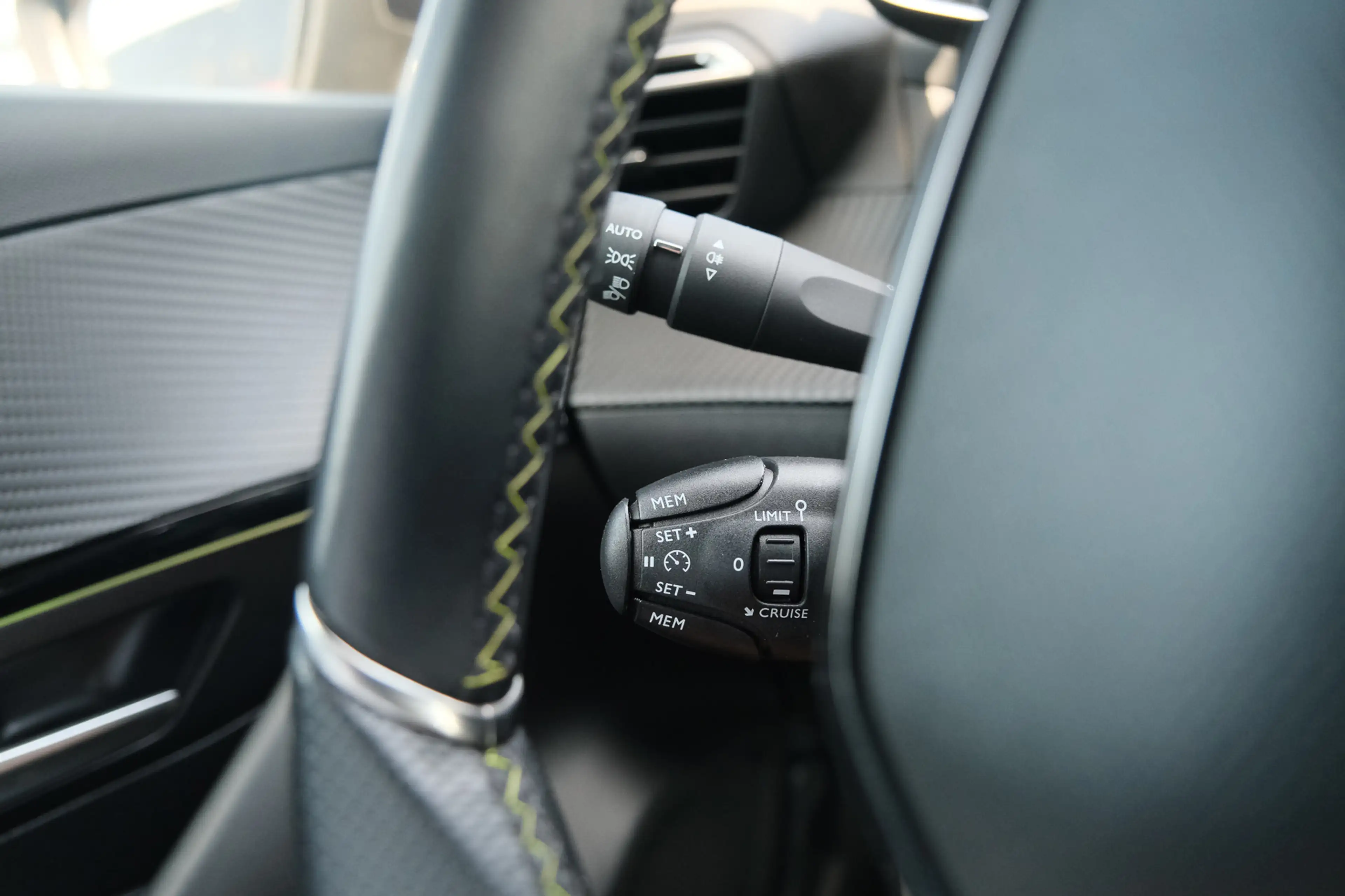 Peugeot e-208 EV GT 50 kWh — photo 21