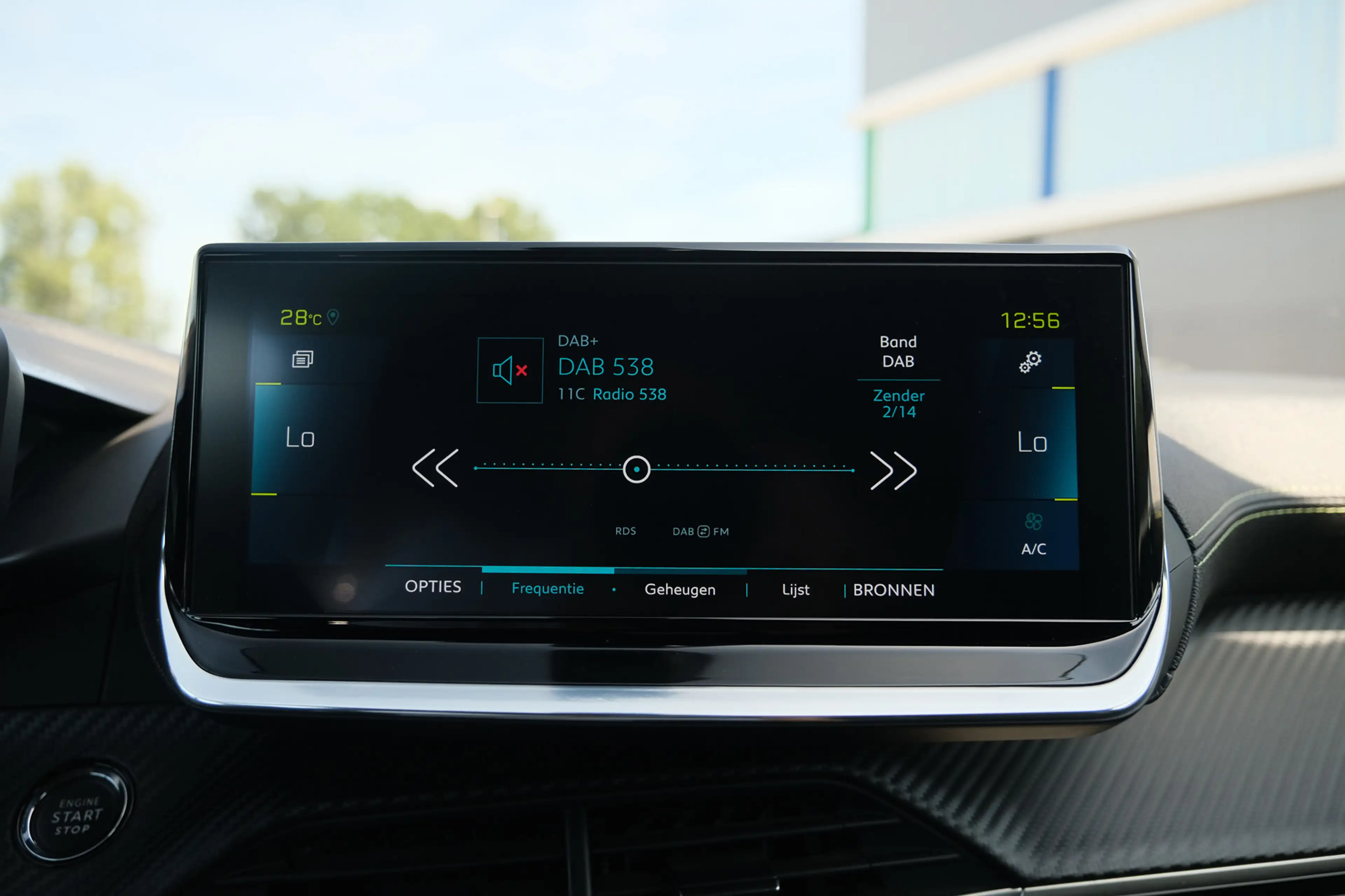 Peugeot e-208 EV GT 50 kWh — photo 11