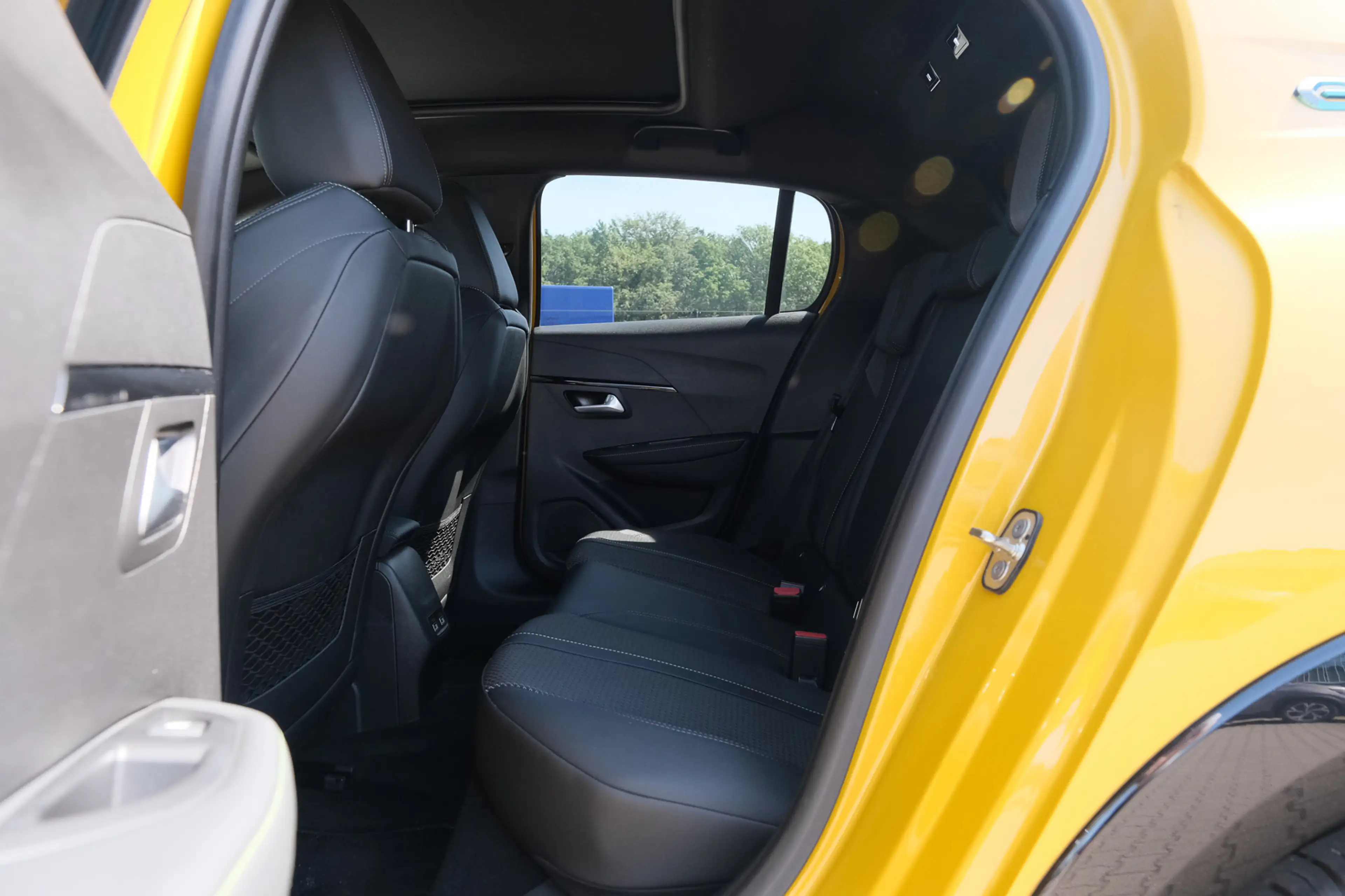 Peugeot e-208 EV GT 50 kWh — photo 37