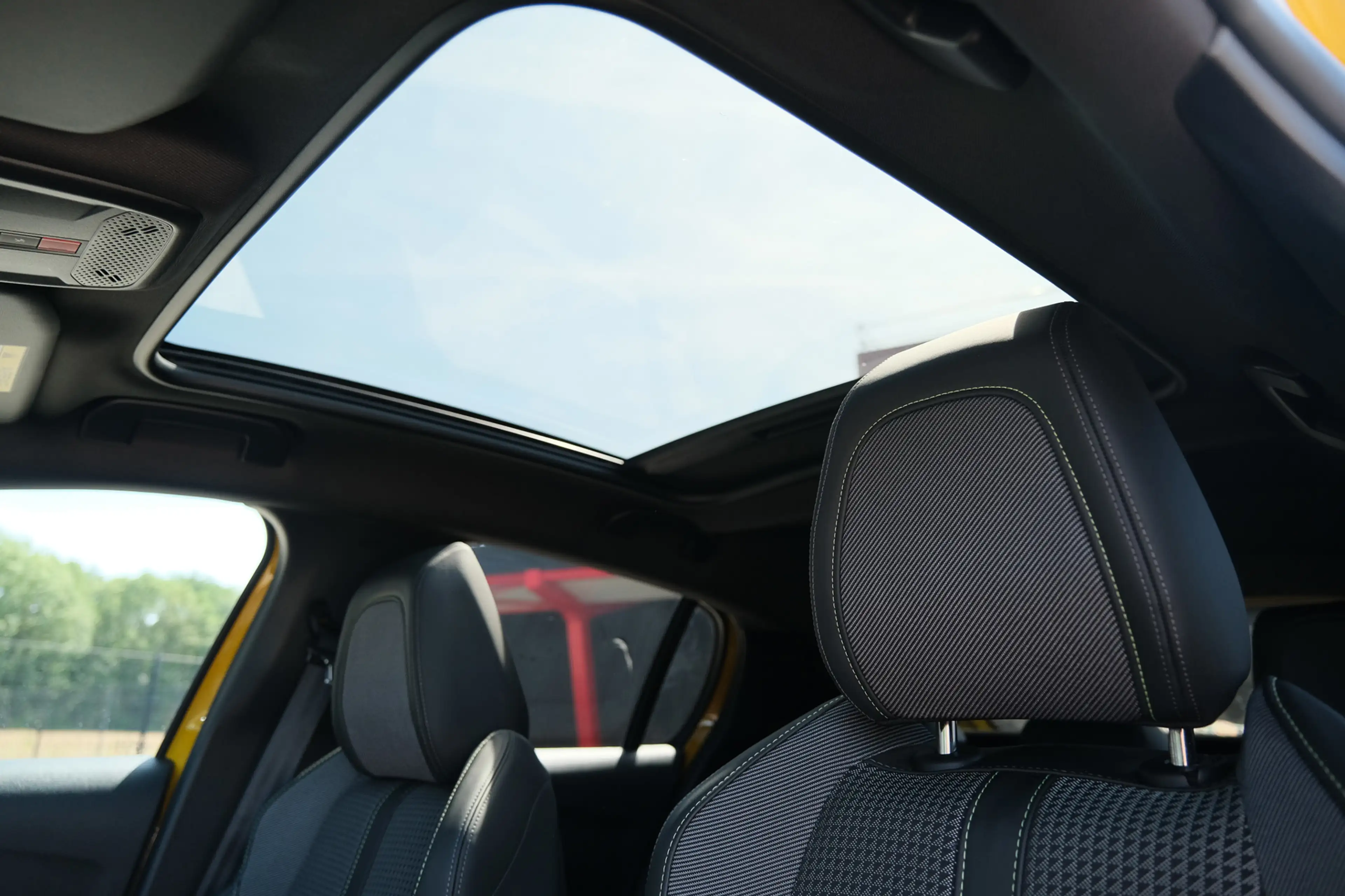 Peugeot e-208 EV GT 50 kWh — photo 8