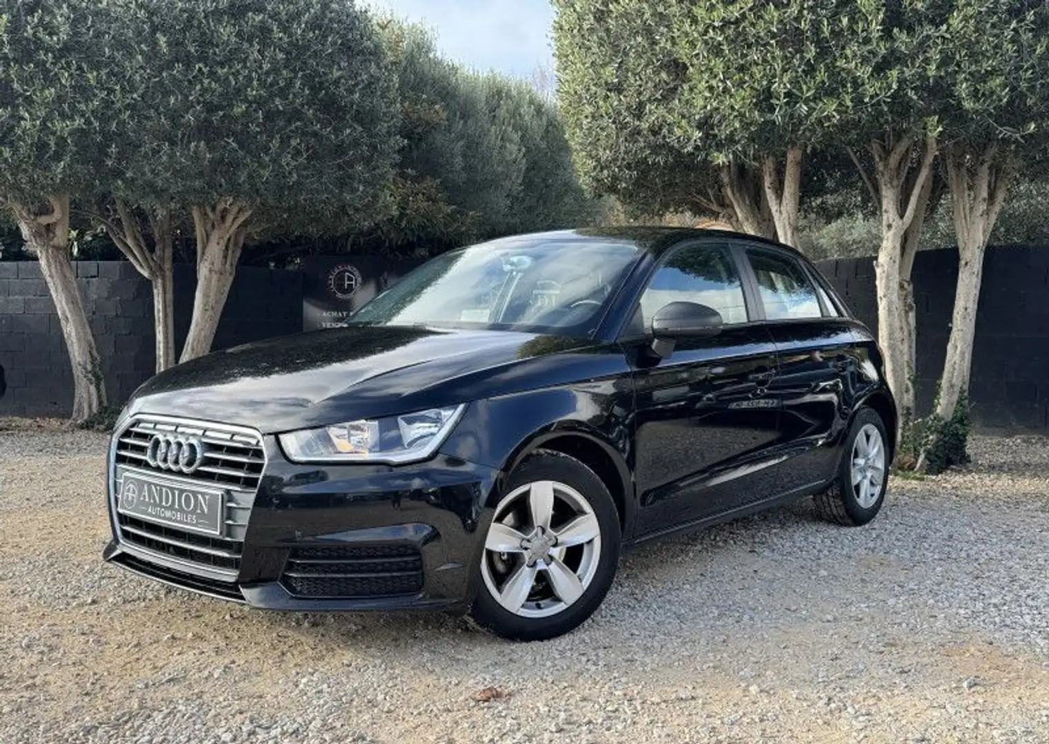 Audi A1 1.0 TFSI 82CH BUSINESS LINE Noir - 1
