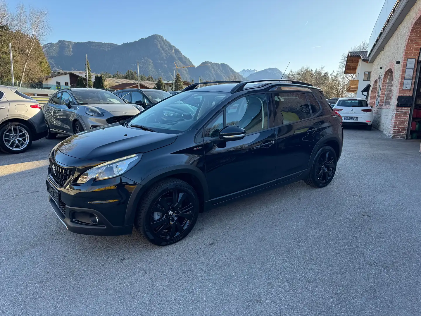 Peugeot 2008 GTLINE Schwarz - 1