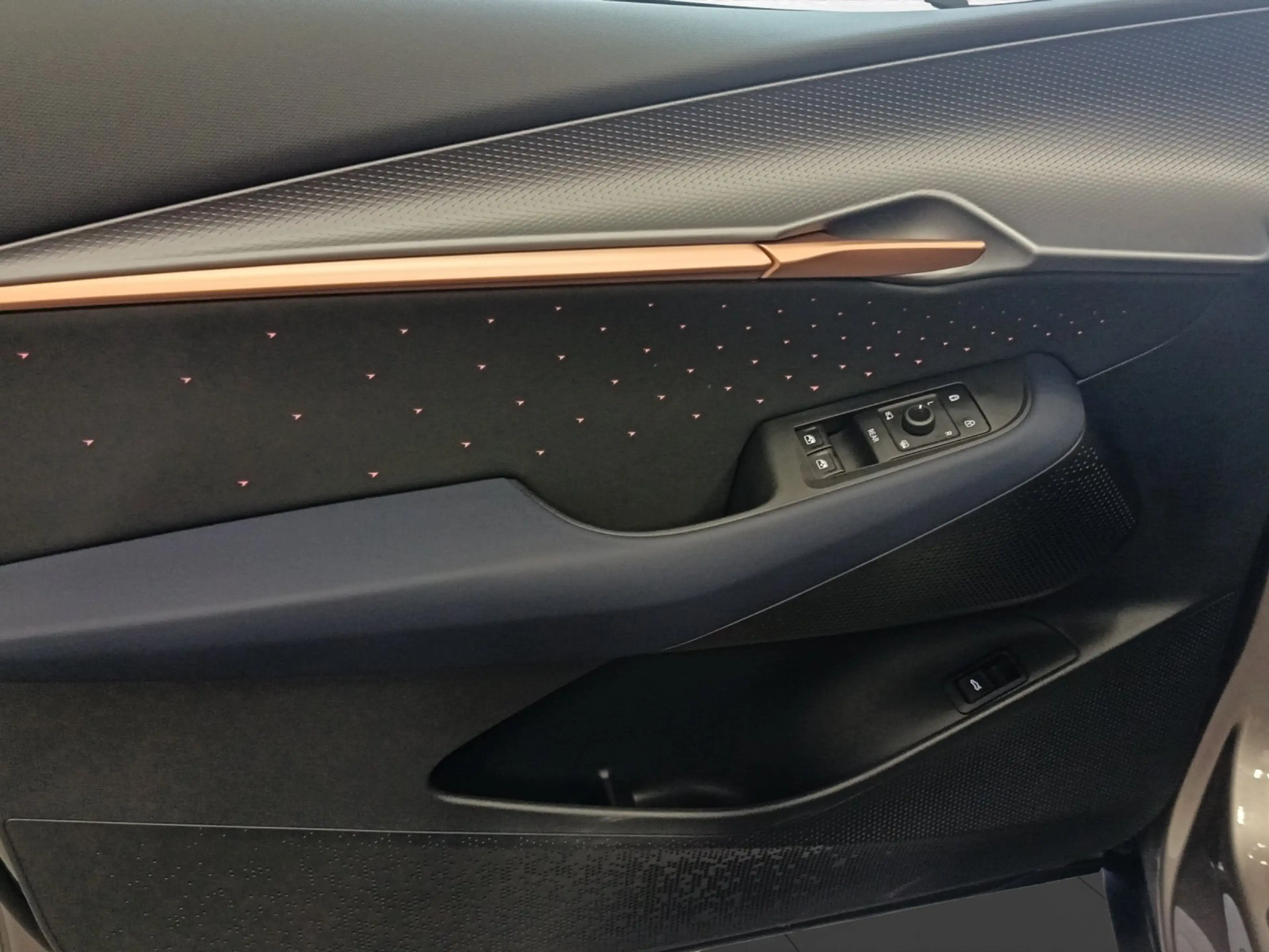 CUPRA Tavascan 210 kW 82 kWh Endurance | NAVI | LED | — photo 10