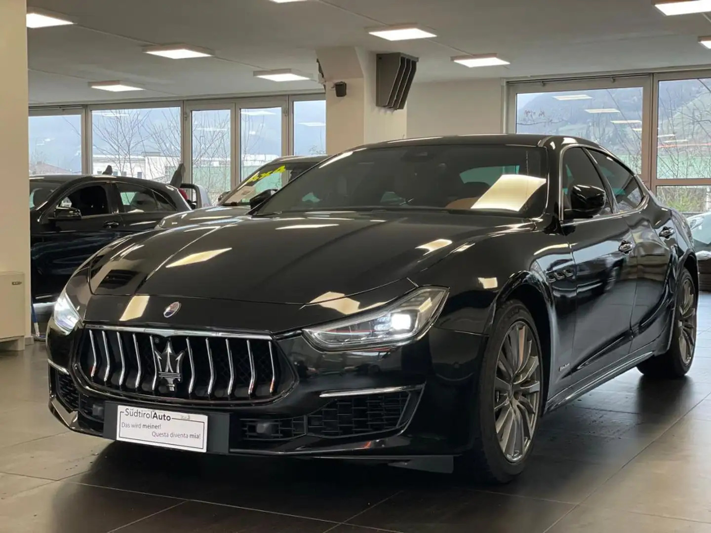 Maserati Ghibli V6 430 CV Q4 Granlusso Nero - 1