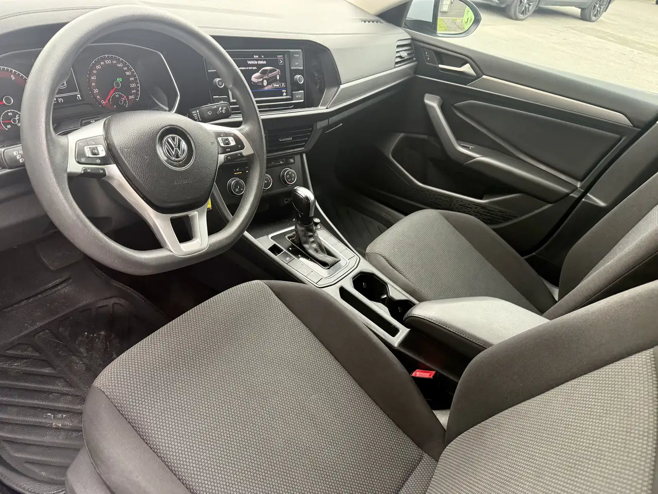 Volkswagen Jetta снимка Volkswagen Jetta