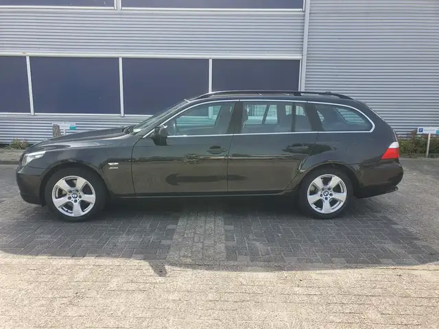 BMW 5 Series view 9